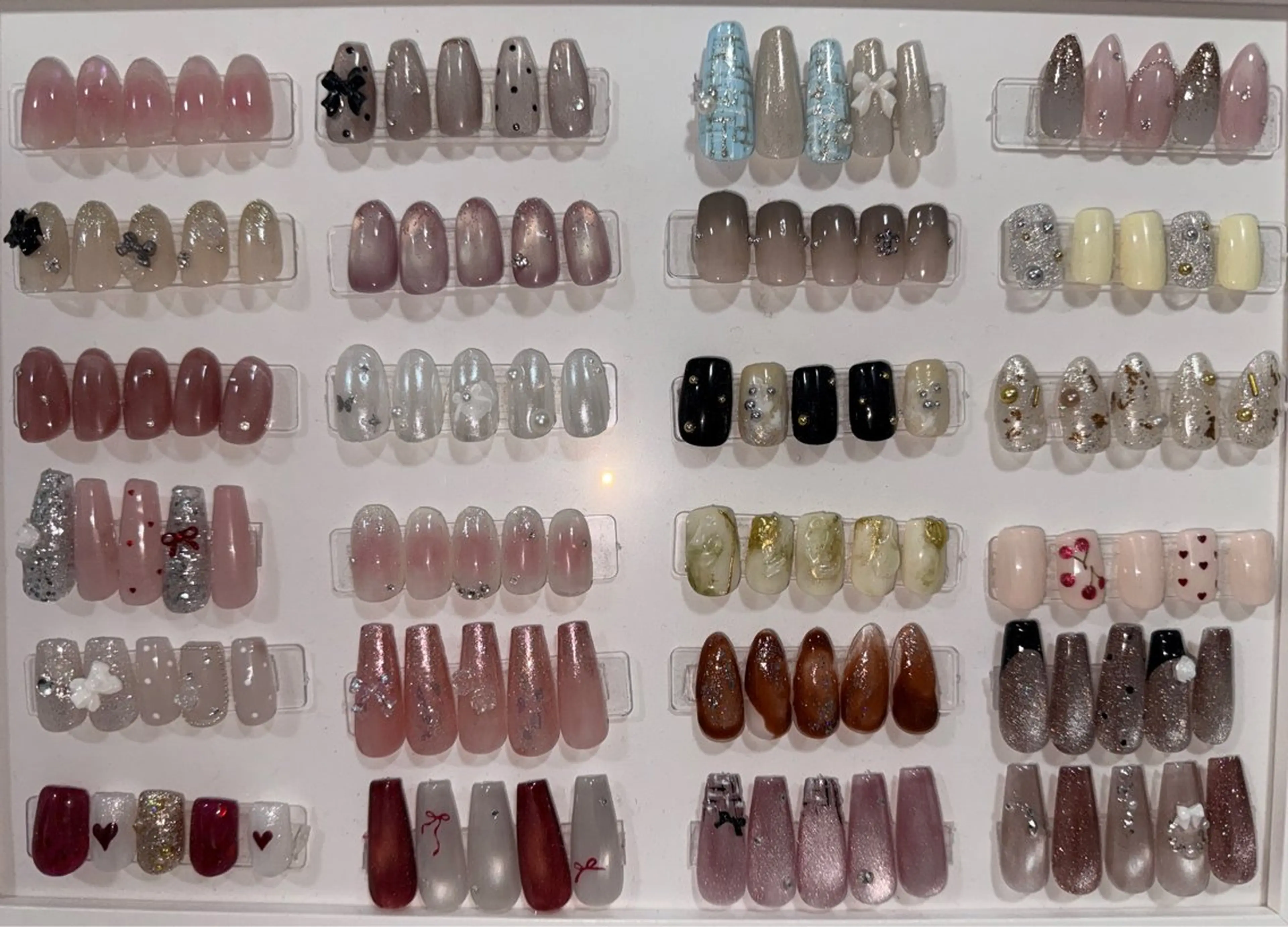 定額デザイン🌹【カラー・パーツの配置 変更 可能】【オフ無料】パーツ¥100​〜​ 長さ出し1本¥300 最終受付22時の写真