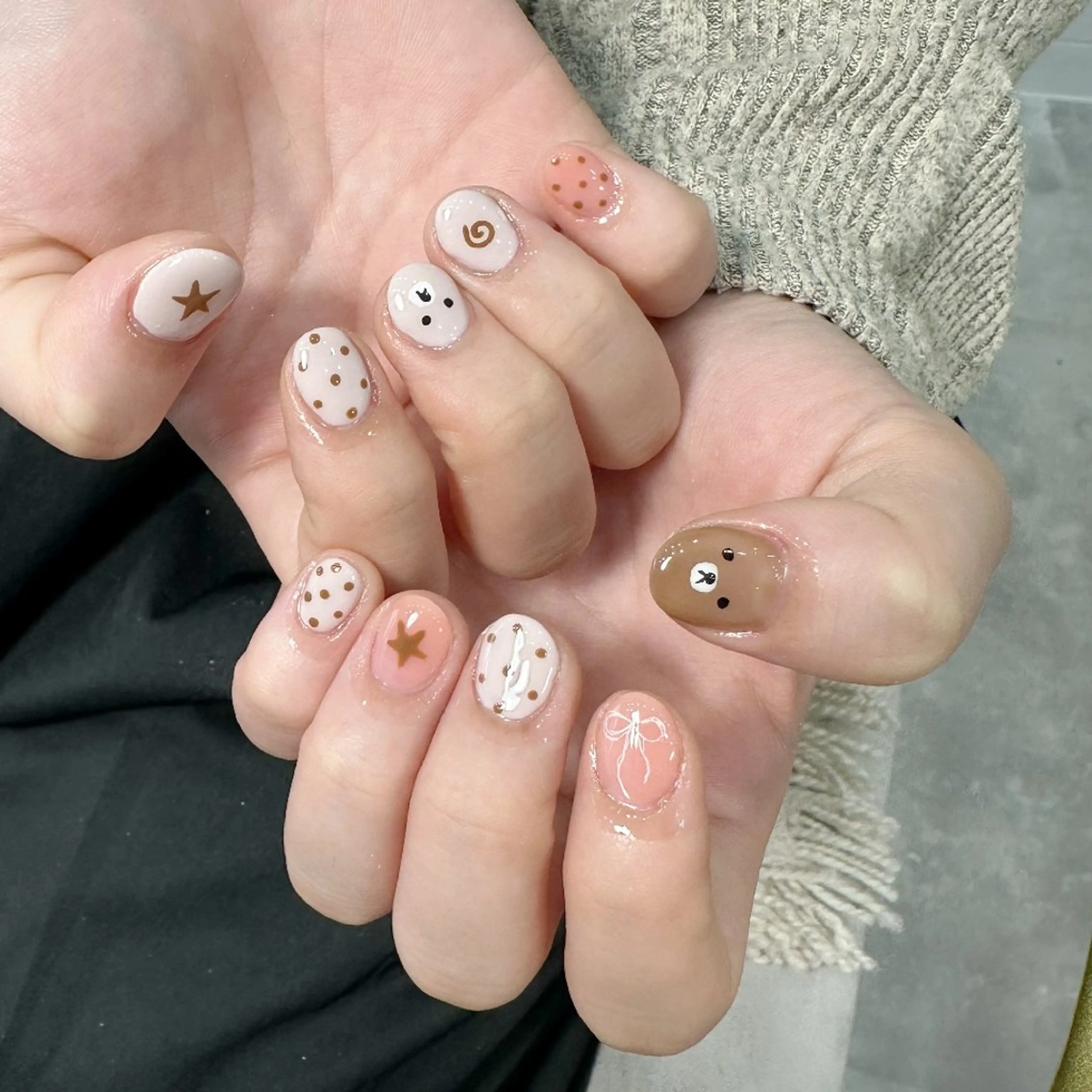 ネイル チークネイル フレンチネイル ジェルネイル ガーリー キラキラネイル ハンドネイル UM Nail Salonのネイルデザイン