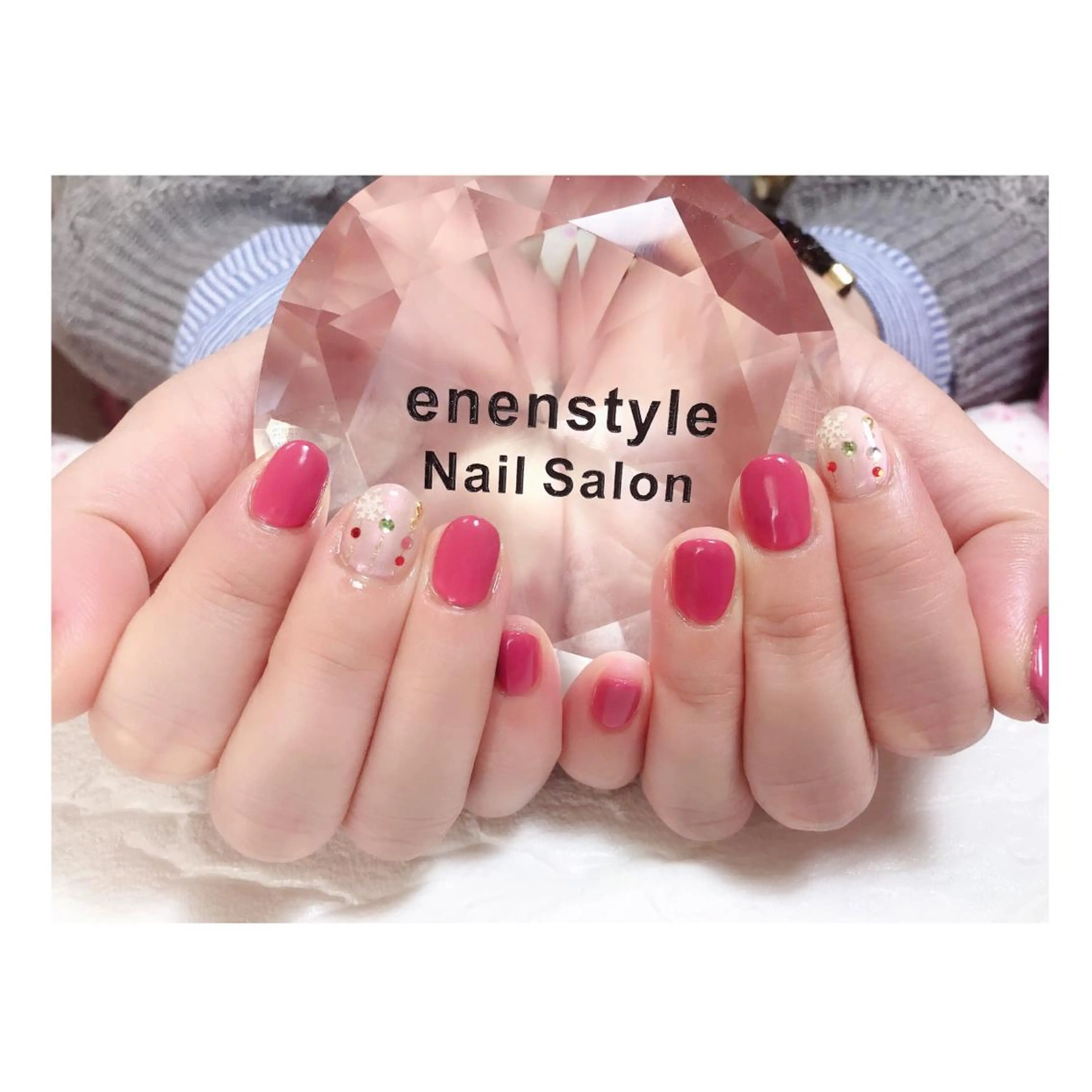 ショート ネイル クリスマス ジェルネイル ニュアンスネイル オフィスネイル ワンカラーネイル 👑enen style👑のネイルデザイン