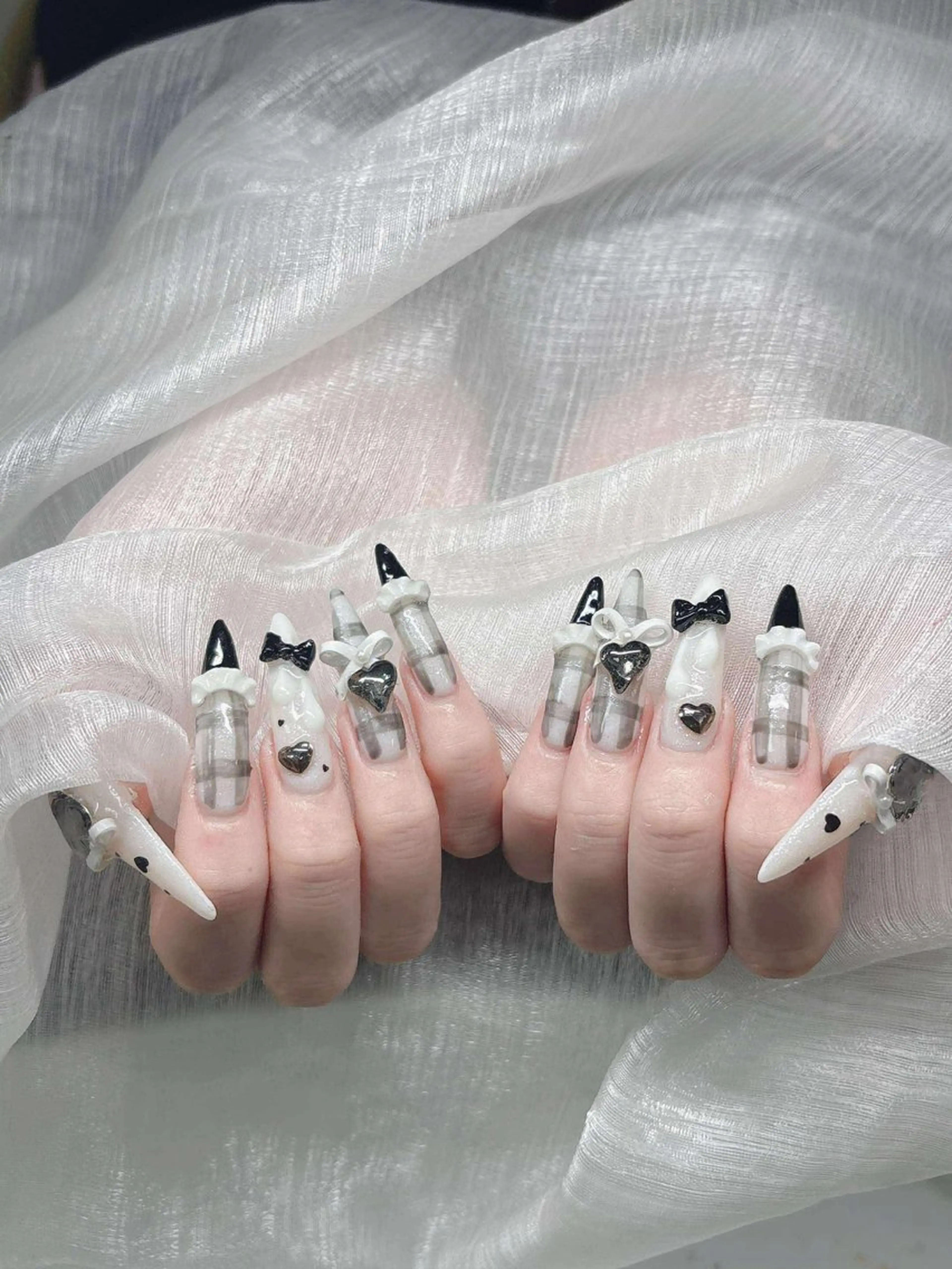 ネイル 長さ出し グラデーション 卒業式 キラキラネイル マグネットネイル ハンドネイル Lee Nailsのネイルデザイン