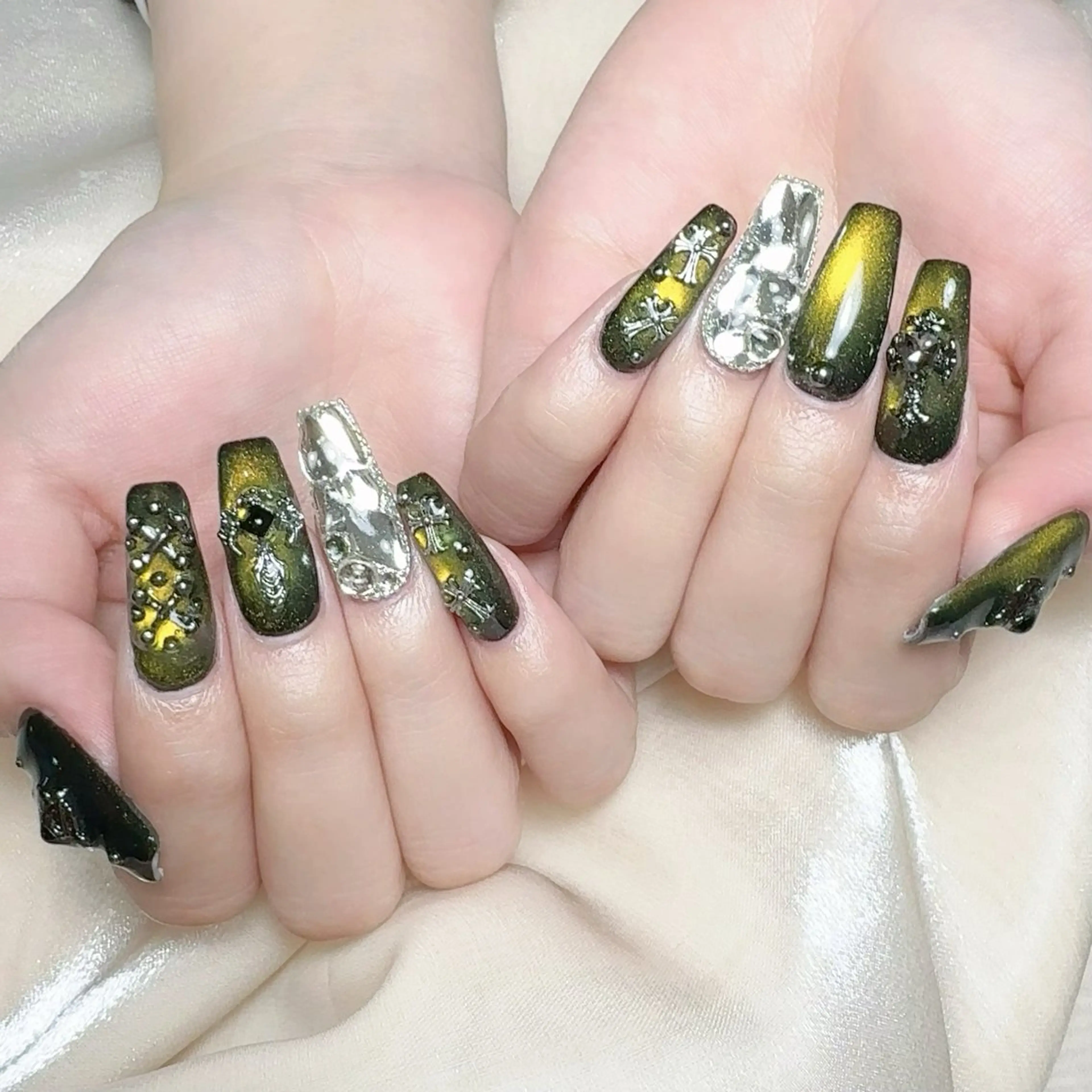 メンズ ネイル メンズ韓国風 アートネイル オーロラネイル ガーリー キラキラネイル ハンドネイル Nail salon 木にいるのネイルデザイン