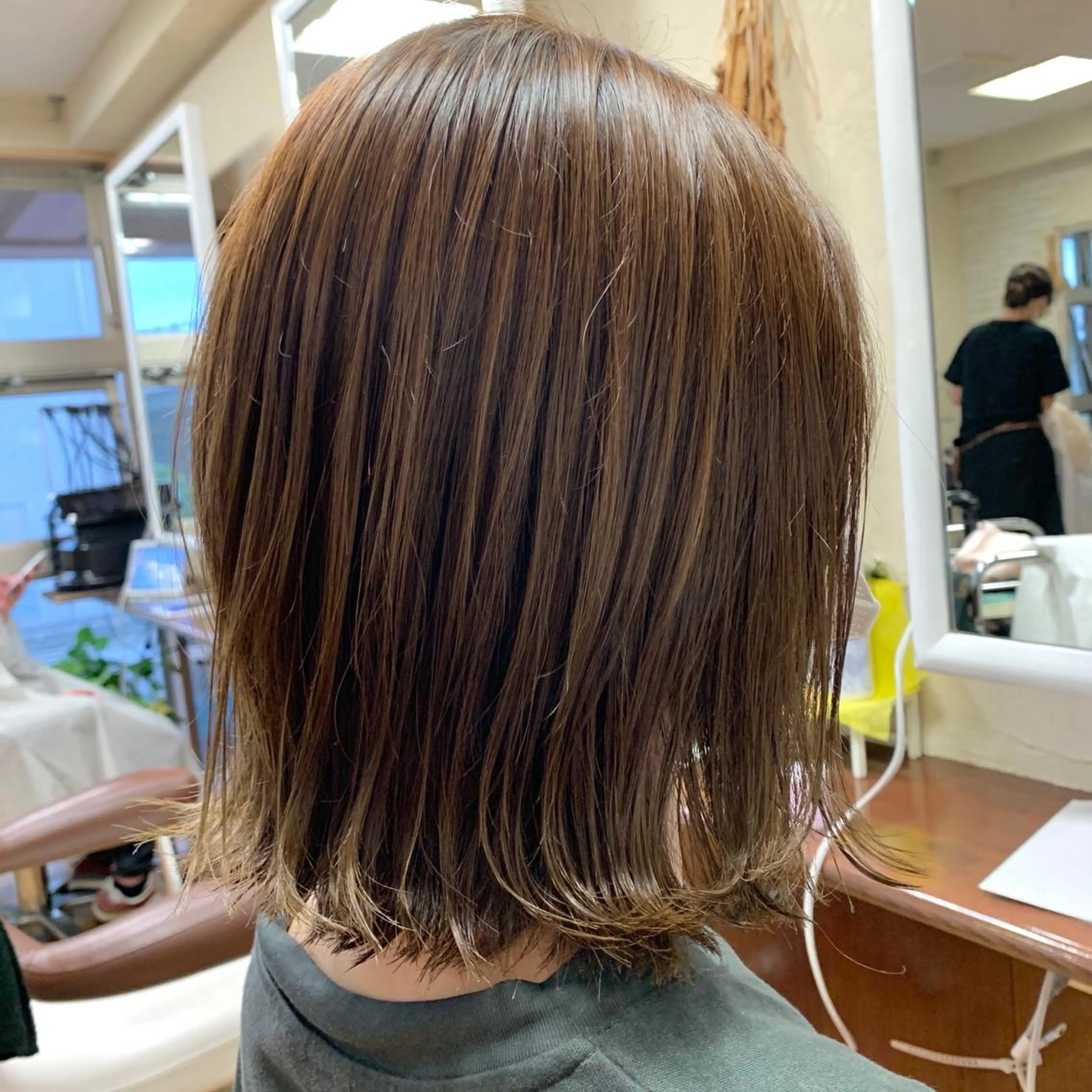 ミディアム カラー 切りっぱなしボブ アッシュ ベージュカラー ボブ 外ハネヘア カット ヘアカラー トリートメント ショート/似合わせ レイヤー/福岡聖容のヘアスタイル