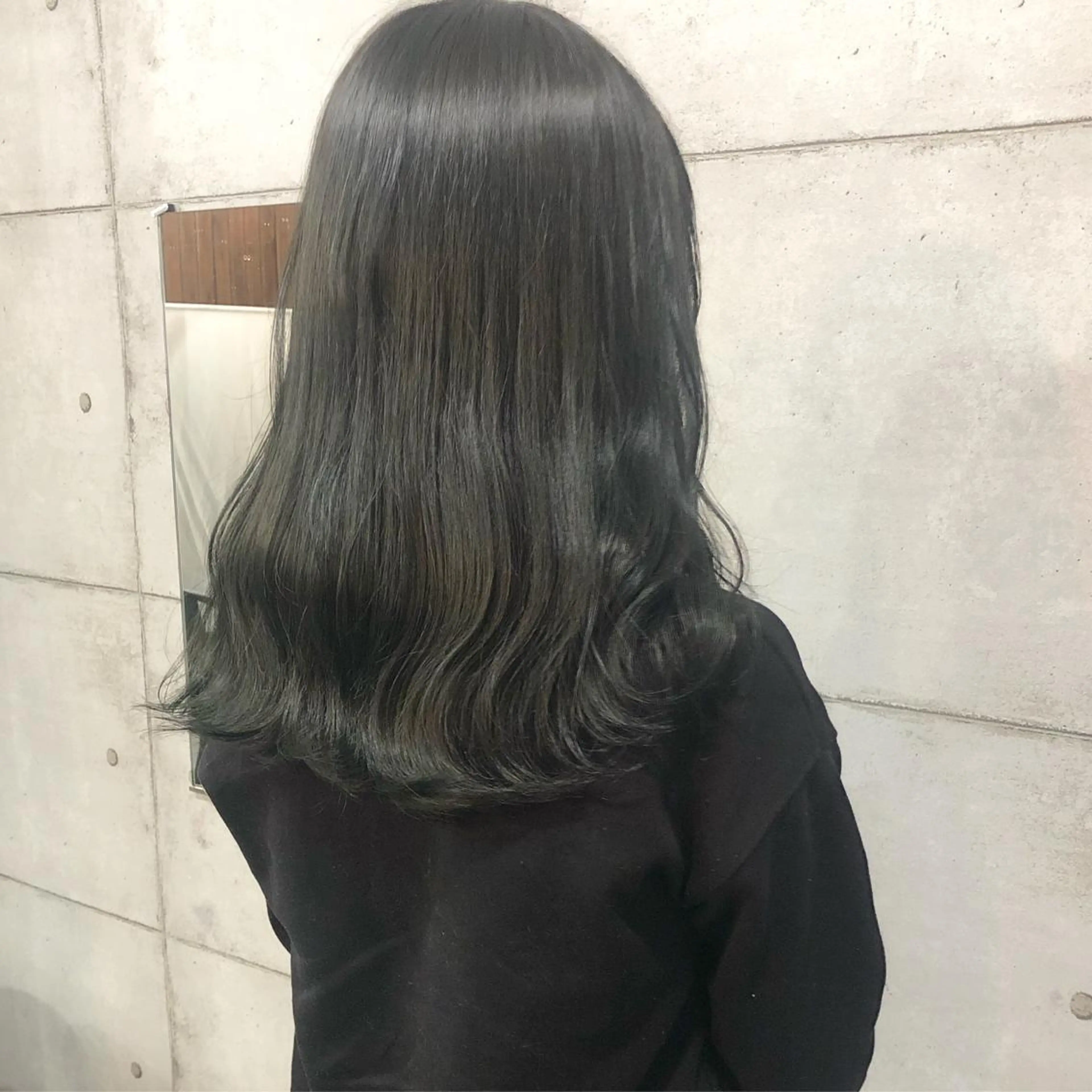ミディアム カラー パーマ ヘアアレンジ メンズ キッズ ネイル マツエク・マツパ 切りっぱなしボブ メンズバレイヤージュ メンズブリーチ メンズインナーカラー メンズ韓国風 カット ヘアカラー トリートメント ヘアセット 艶髪育成サロン 京橋　shinのヘアスタイル
