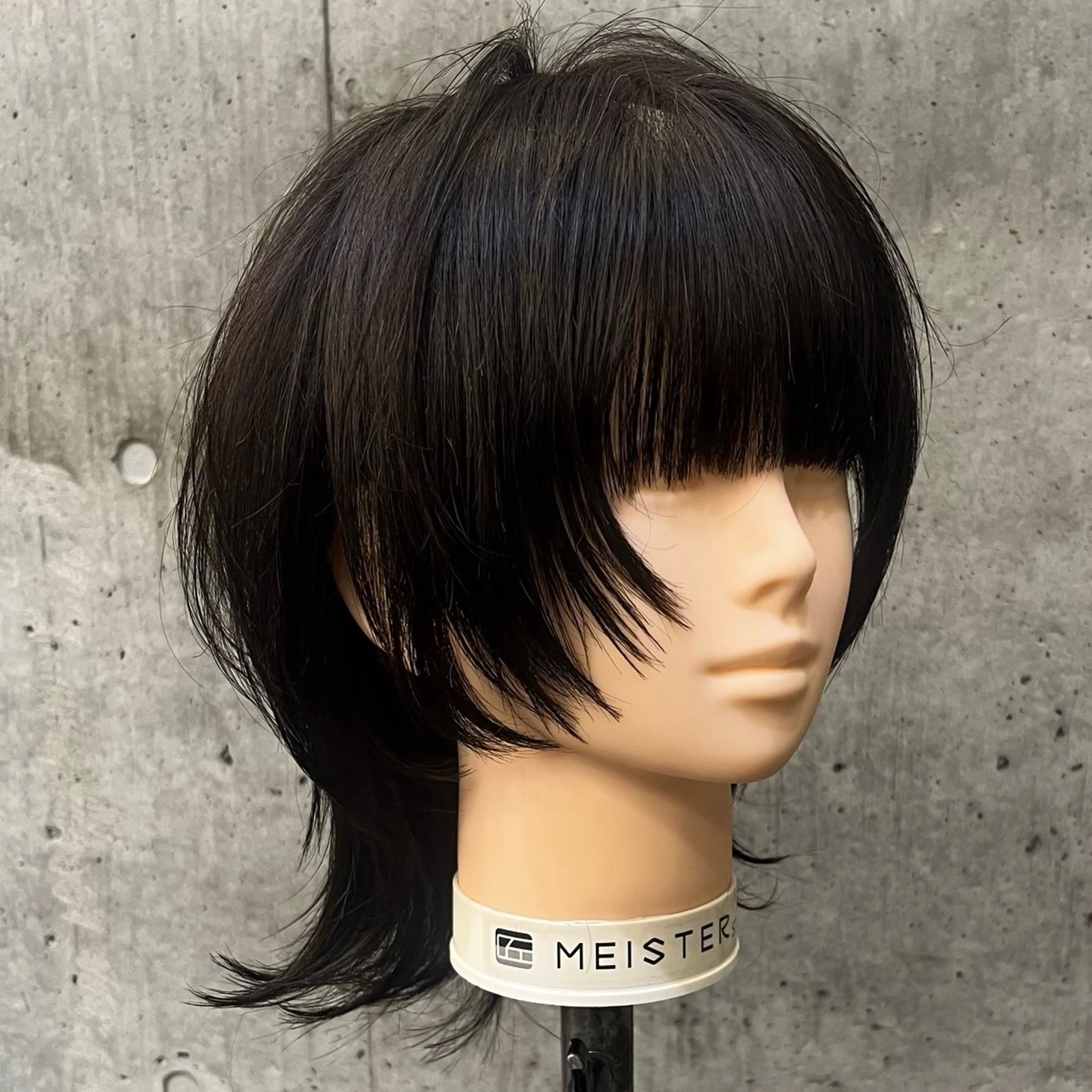 ショート カット ウルフ/レイヤー/ ブリーチカラーのヘアスタイル