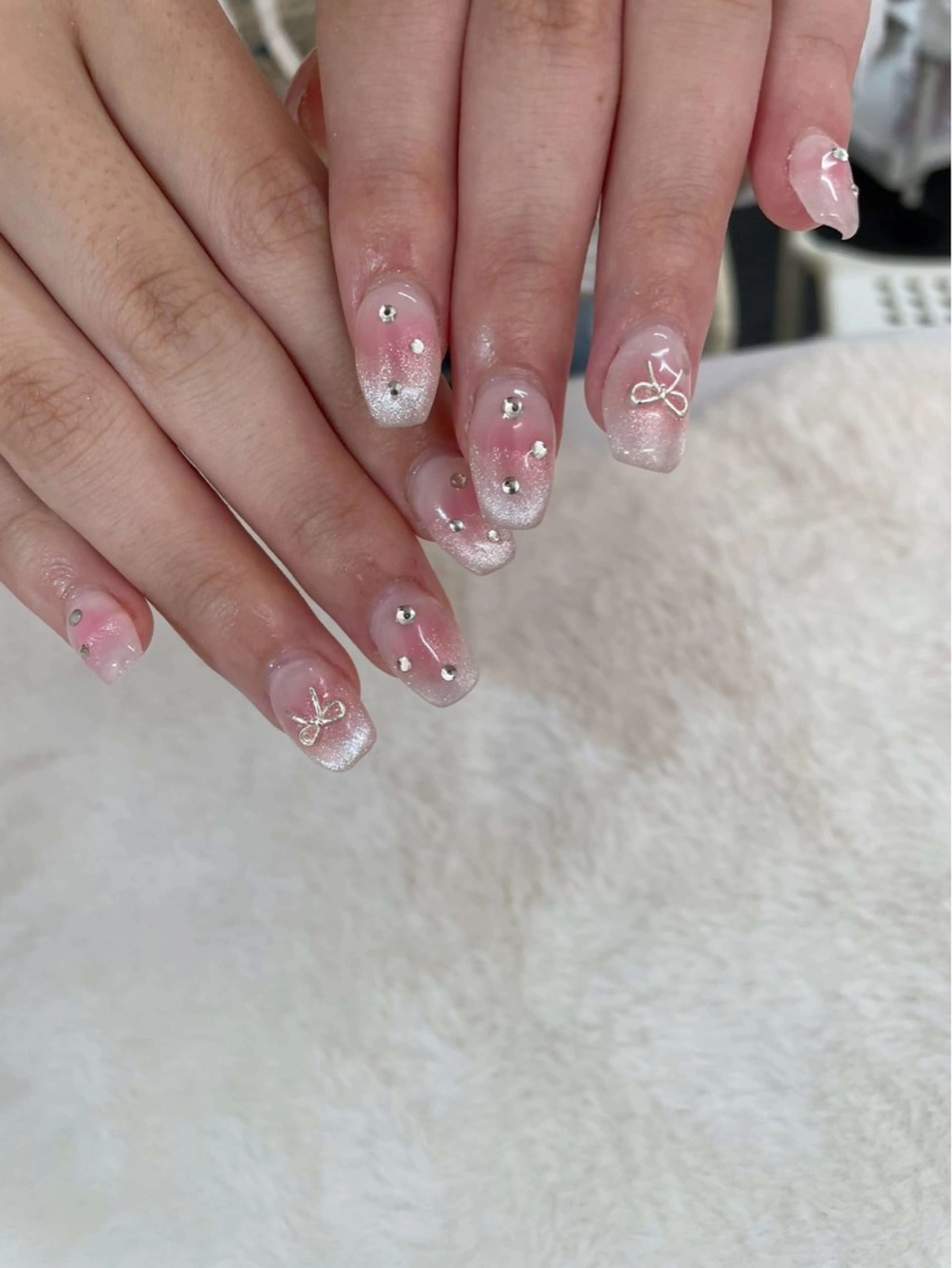 ネイル チークネイル フレンチネイル マグネットネイル マグネットフレンチ リボン ハンドネイル ハンドケア 心斎橋Salon Epokkuのネイルデザイン