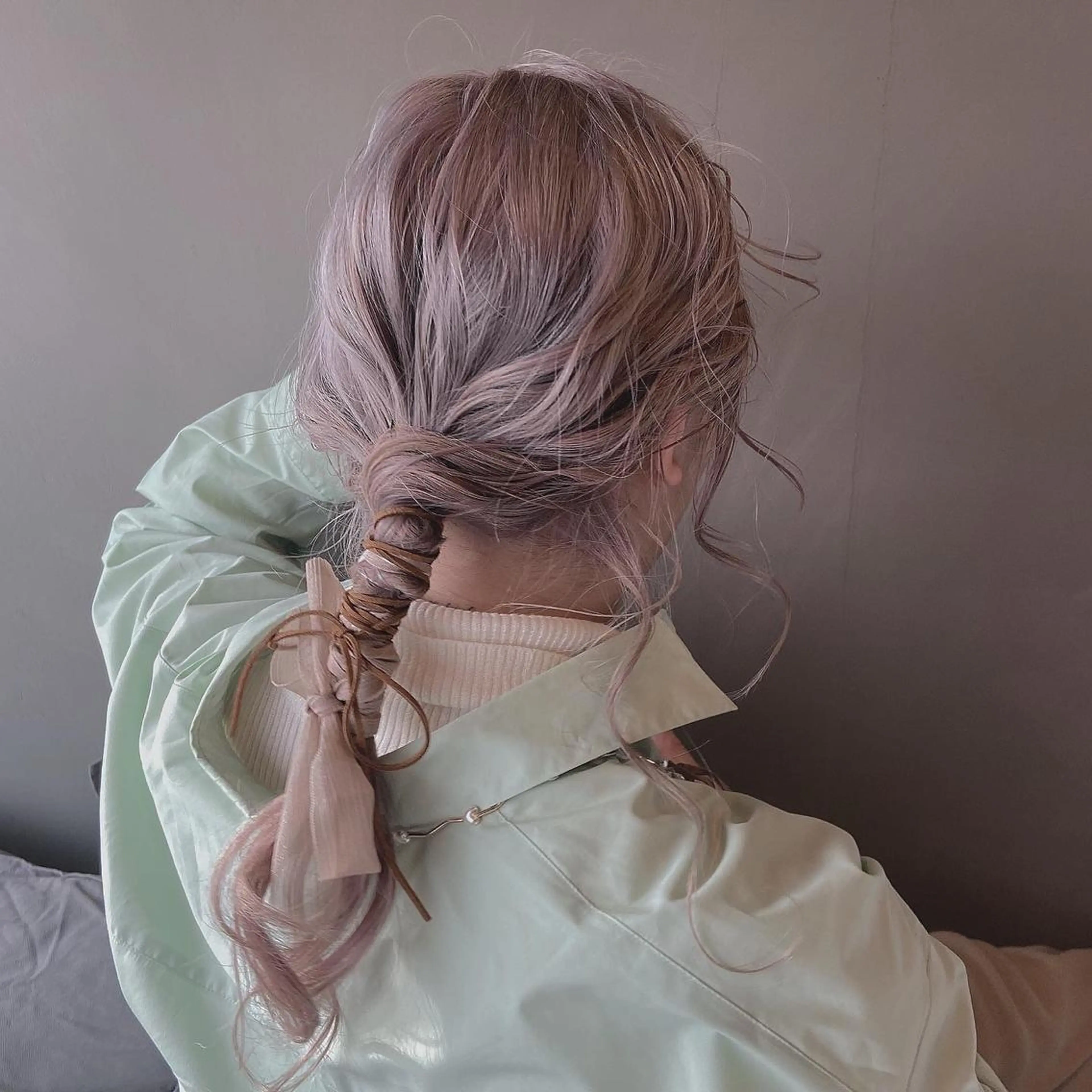 セミロング カラー ヘアアレンジ Mirai 🧸のヘアスタイル