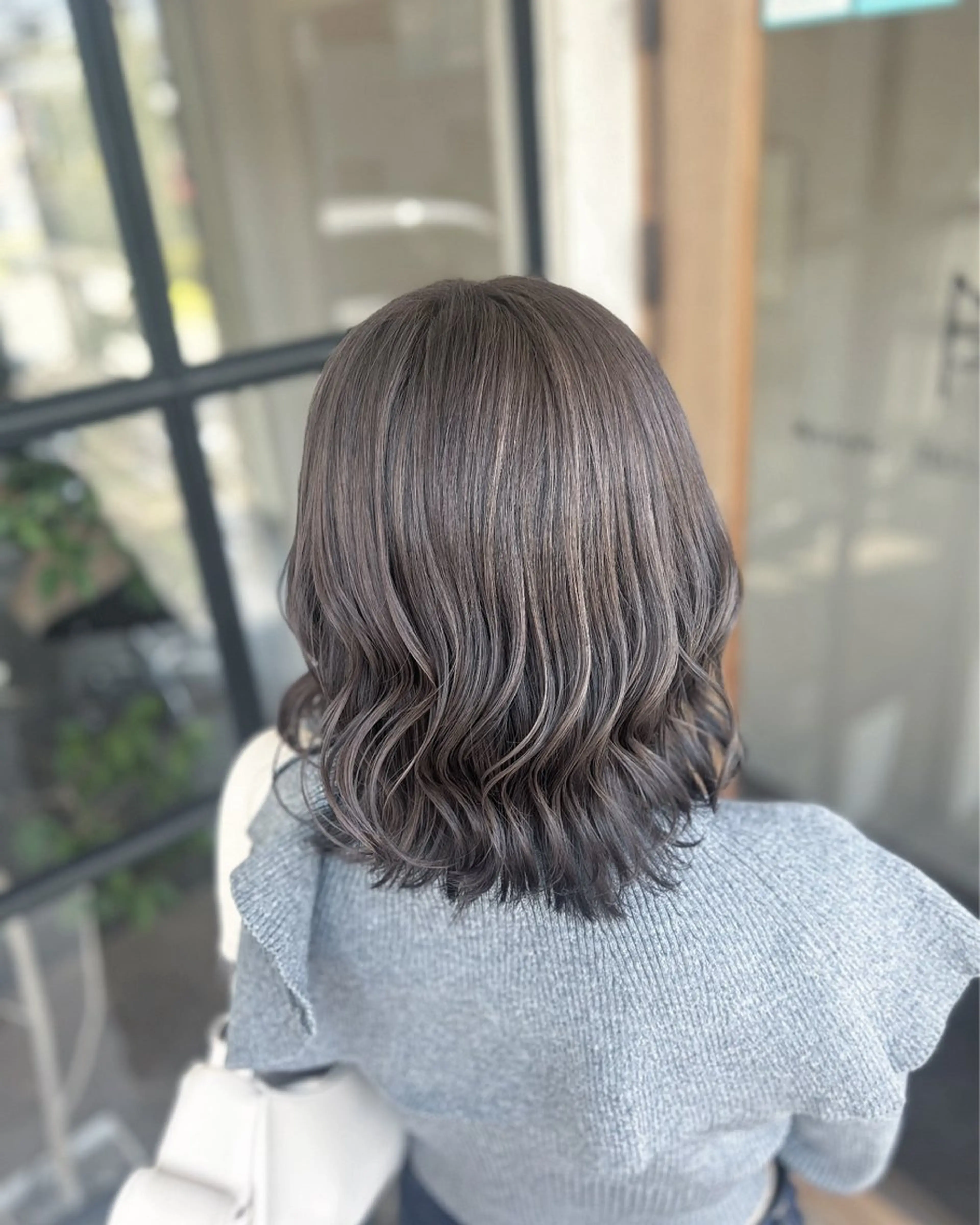 ミディアム カラー ブリーチ 透明感カラー グレージュ Morpho Hair Product所属・井上 花音のヘアスタイル