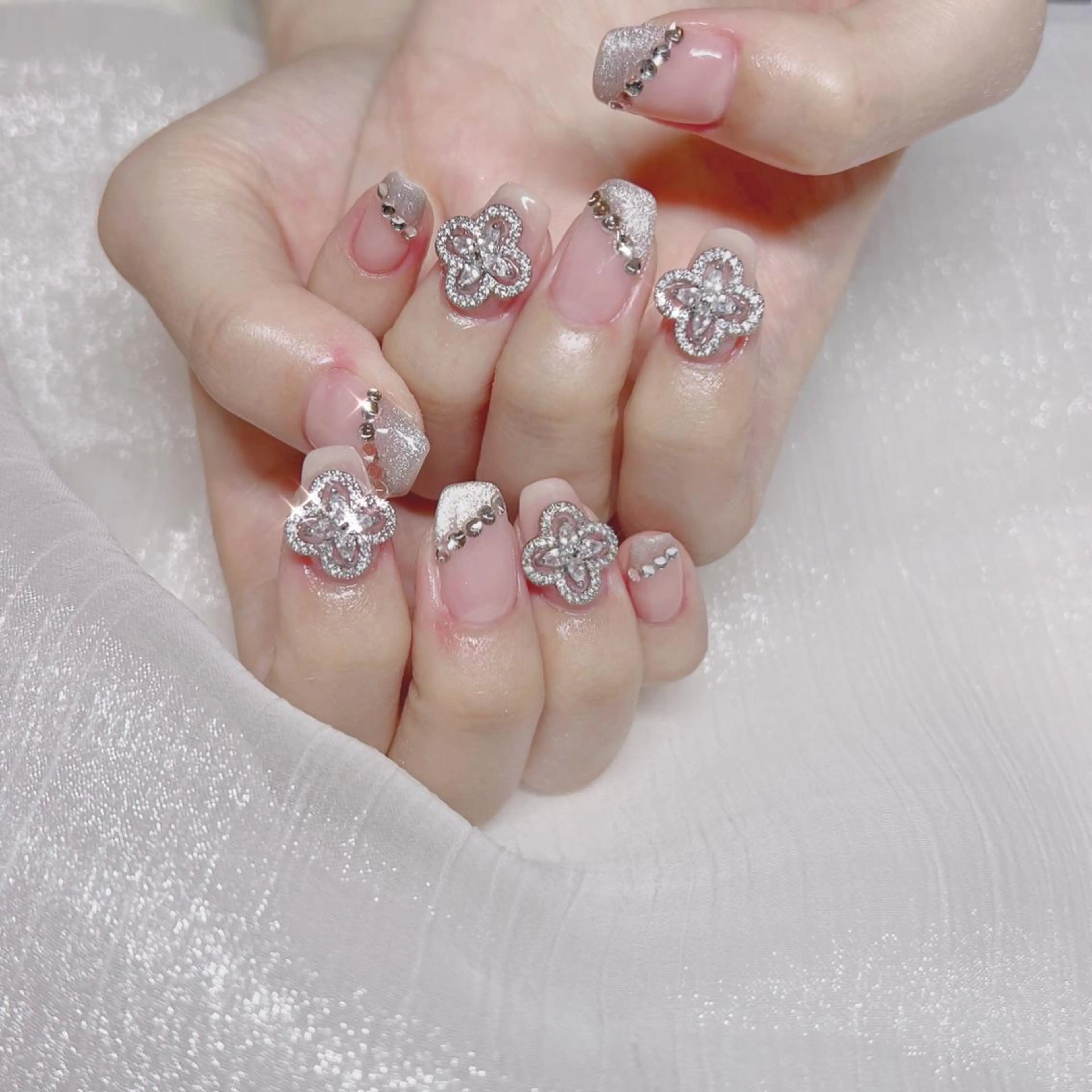 ネイル オーロラネイル フットネイル フレンチネイル ジェルネイル 韓国ネイル ハンドネイル ハンドケア 【ENサロン】 Rei🎀Nailのネイルデザイン