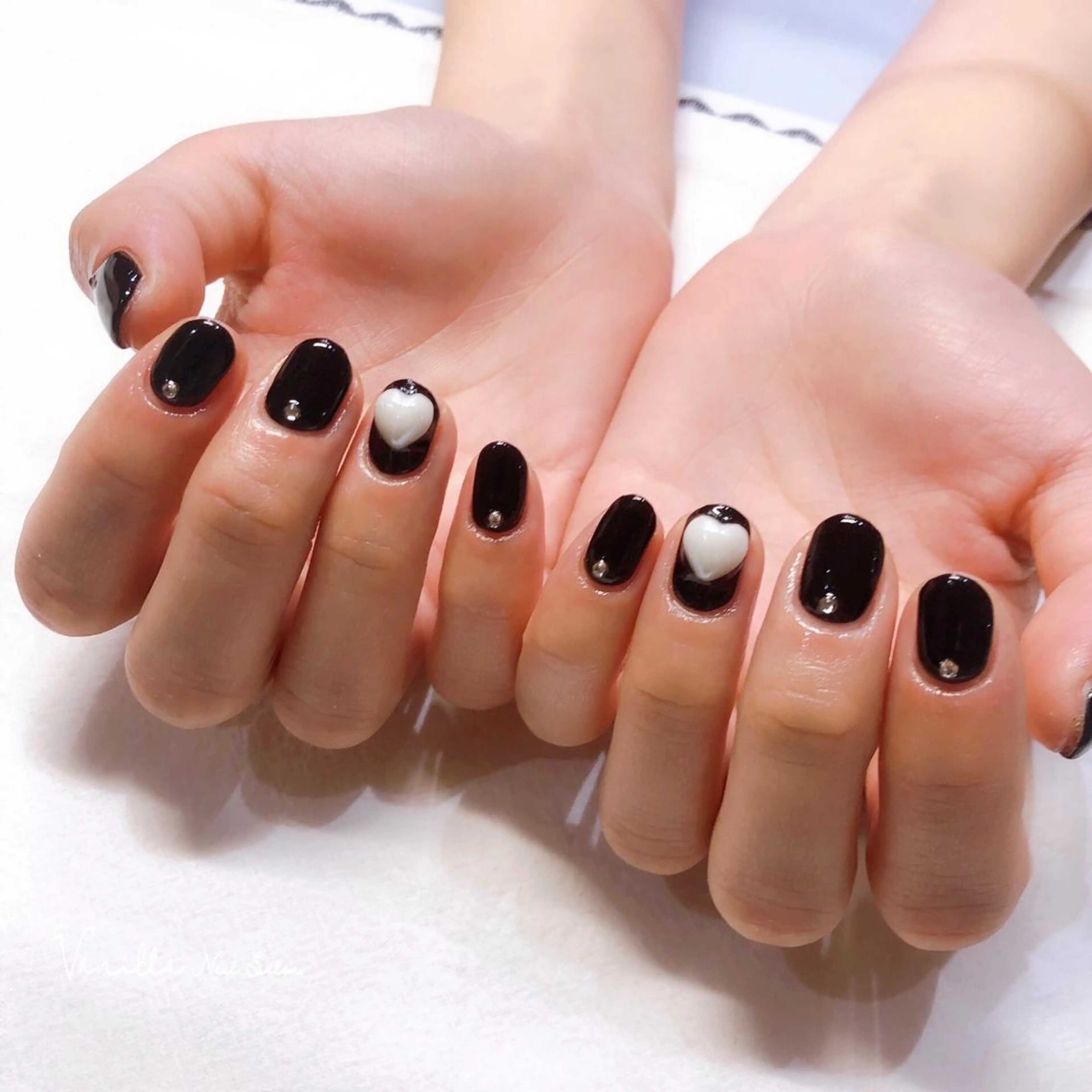 ネイル ストーンネイル ハンドネイル Vanilla nail salonのネイルデザイン