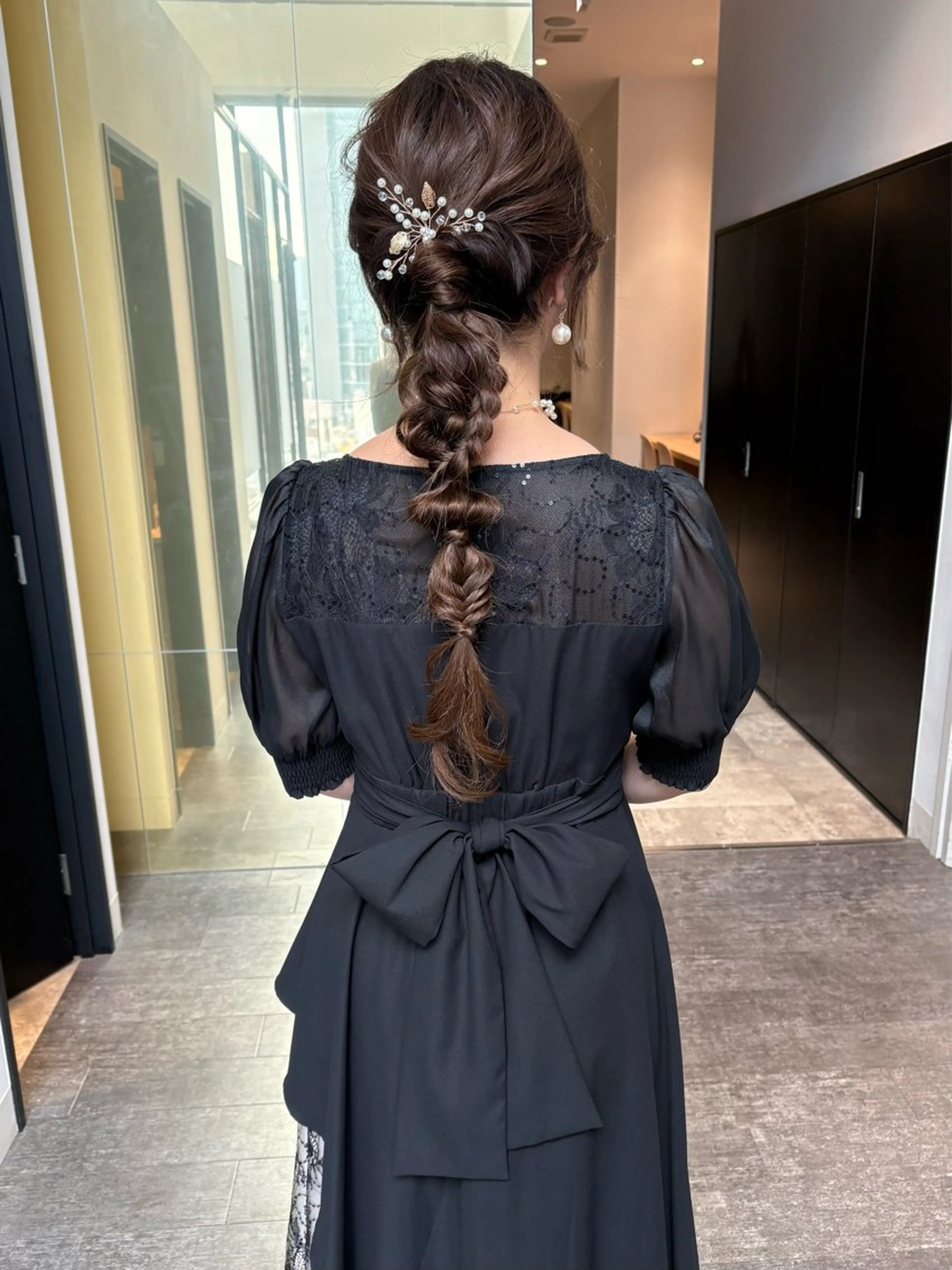 ロング ヘアアレンジ 結婚式・ブライダル ヘアセット mao | 柔らか艶カラー🫧のヘアスタイル