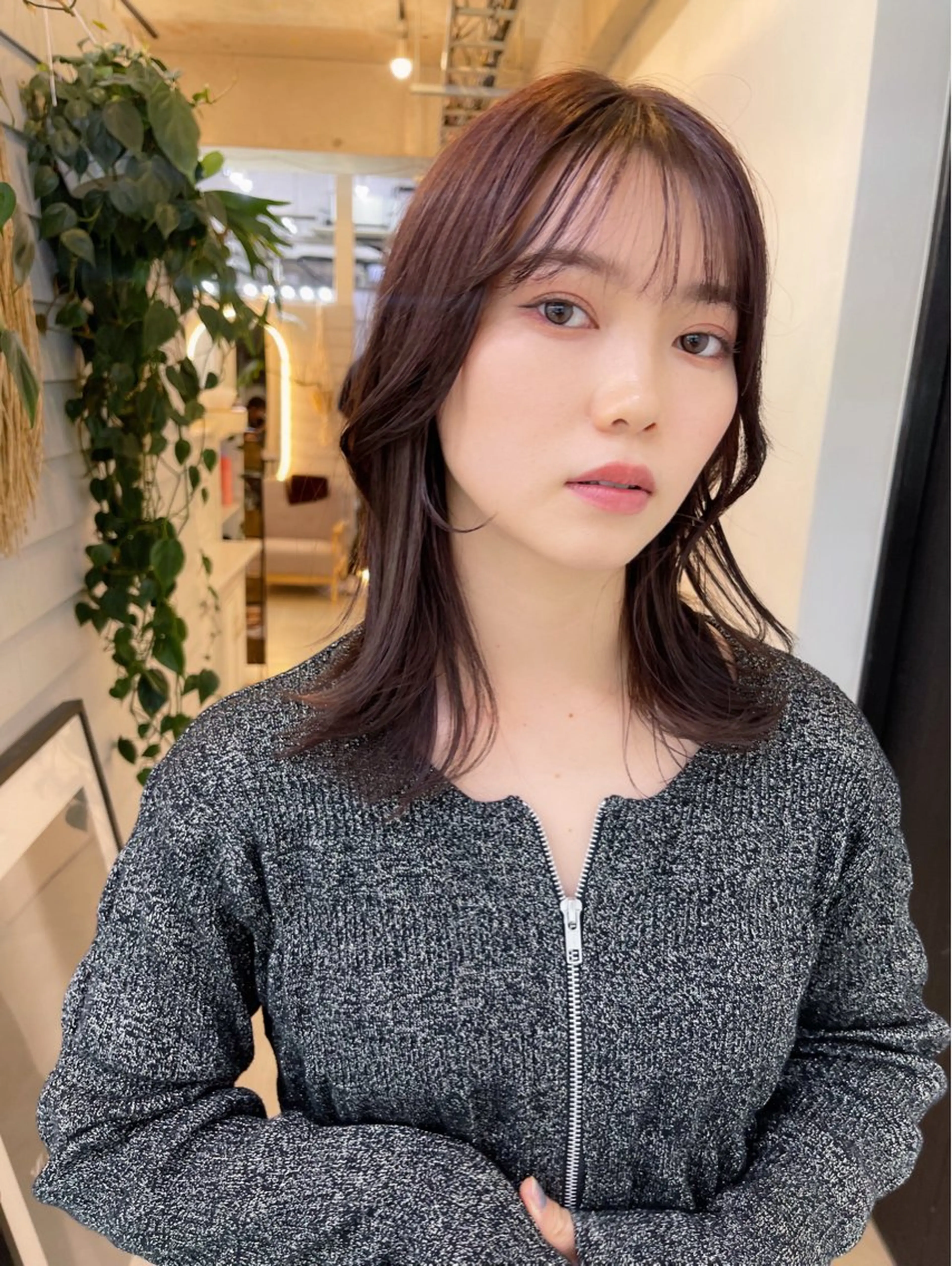 ミディアム カラー ミディアムレイヤー ブリーチ ダブルカラー ブリーチなしカラー くびれヘア カット ヘアカラー トリートメント AiM 大名　似合わせカットのヘアスタイル