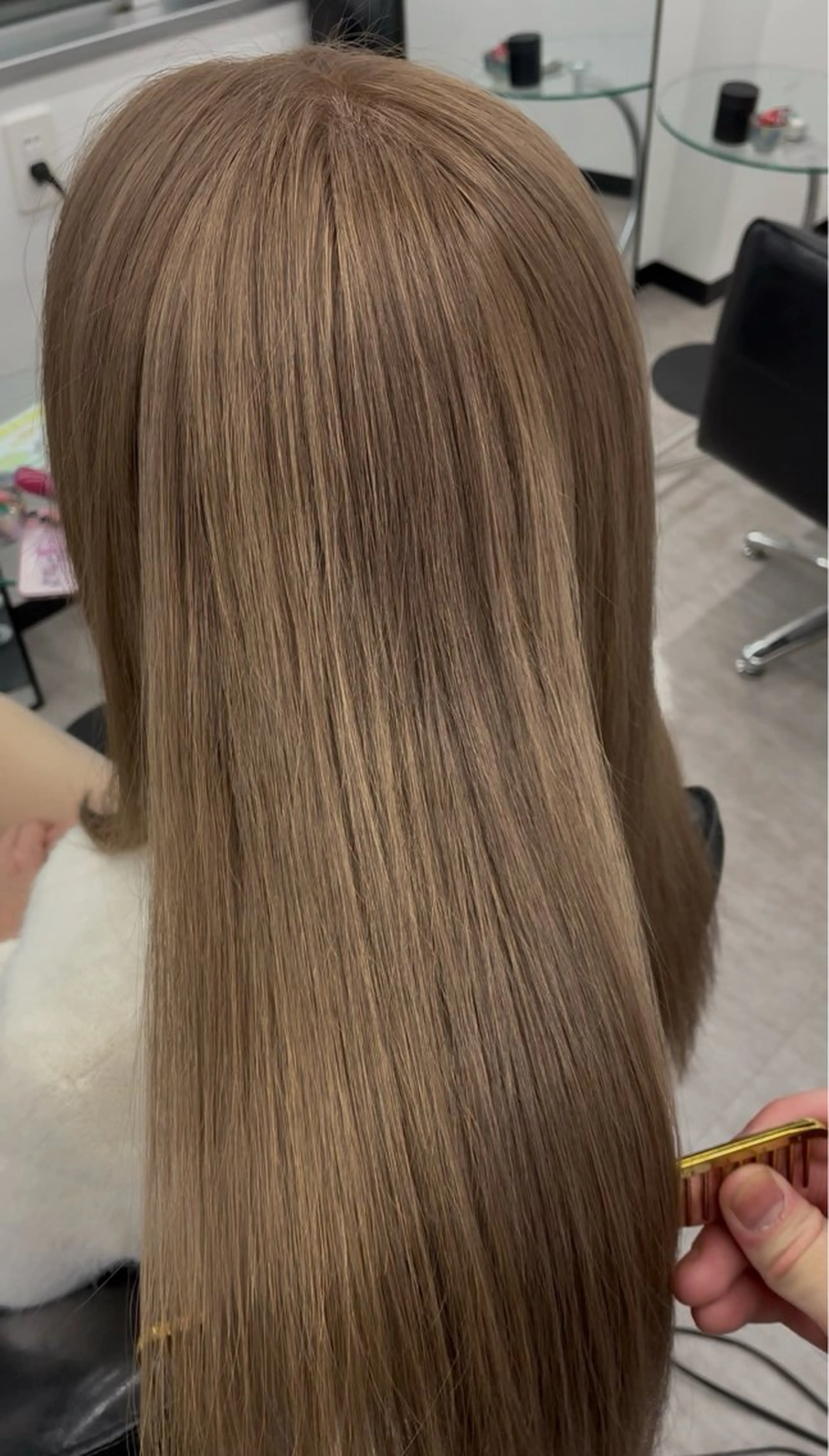 セミロング カラー ダブルカラー 近藤 慧依のヘアスタイル