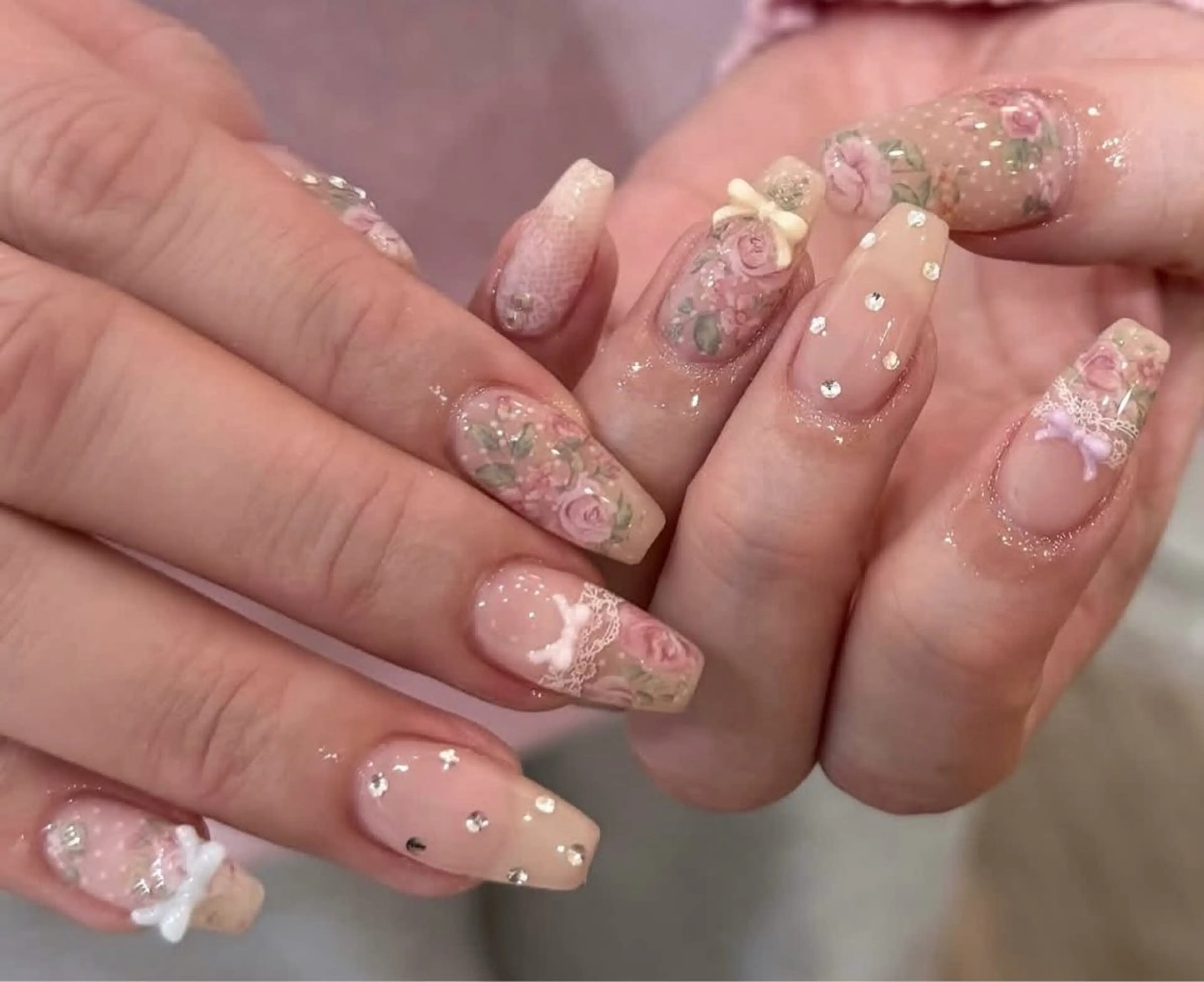 ネイル チークネイル 桜ネイル ドット フレンチネイル グラデーション ハンドネイル ハンドケア Nihonthy Nail 新宿のネイルデザイン