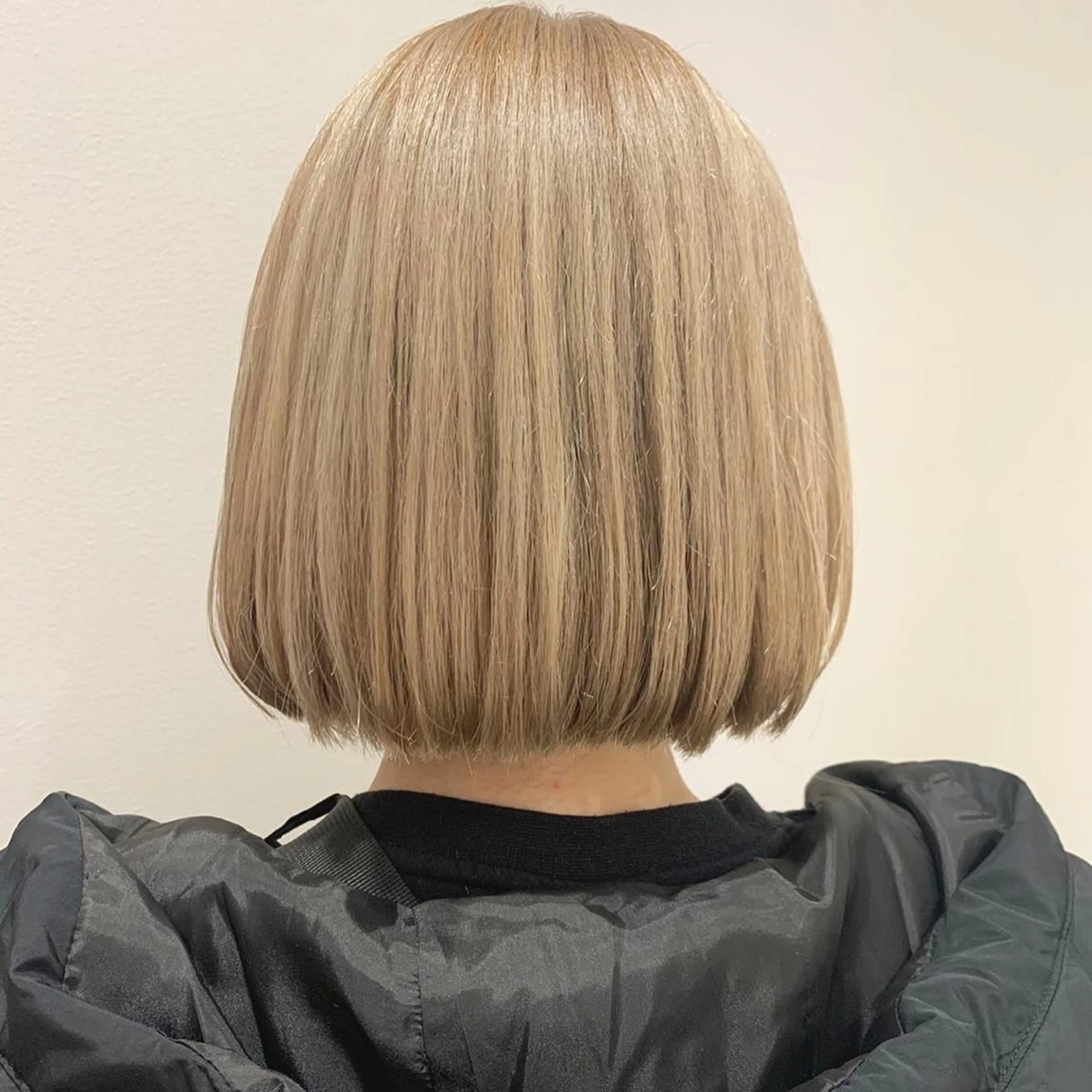 ショート カラー ブリーチ HINA🎀韓国ヘア エクステ/小顔カットのヘアスタイル