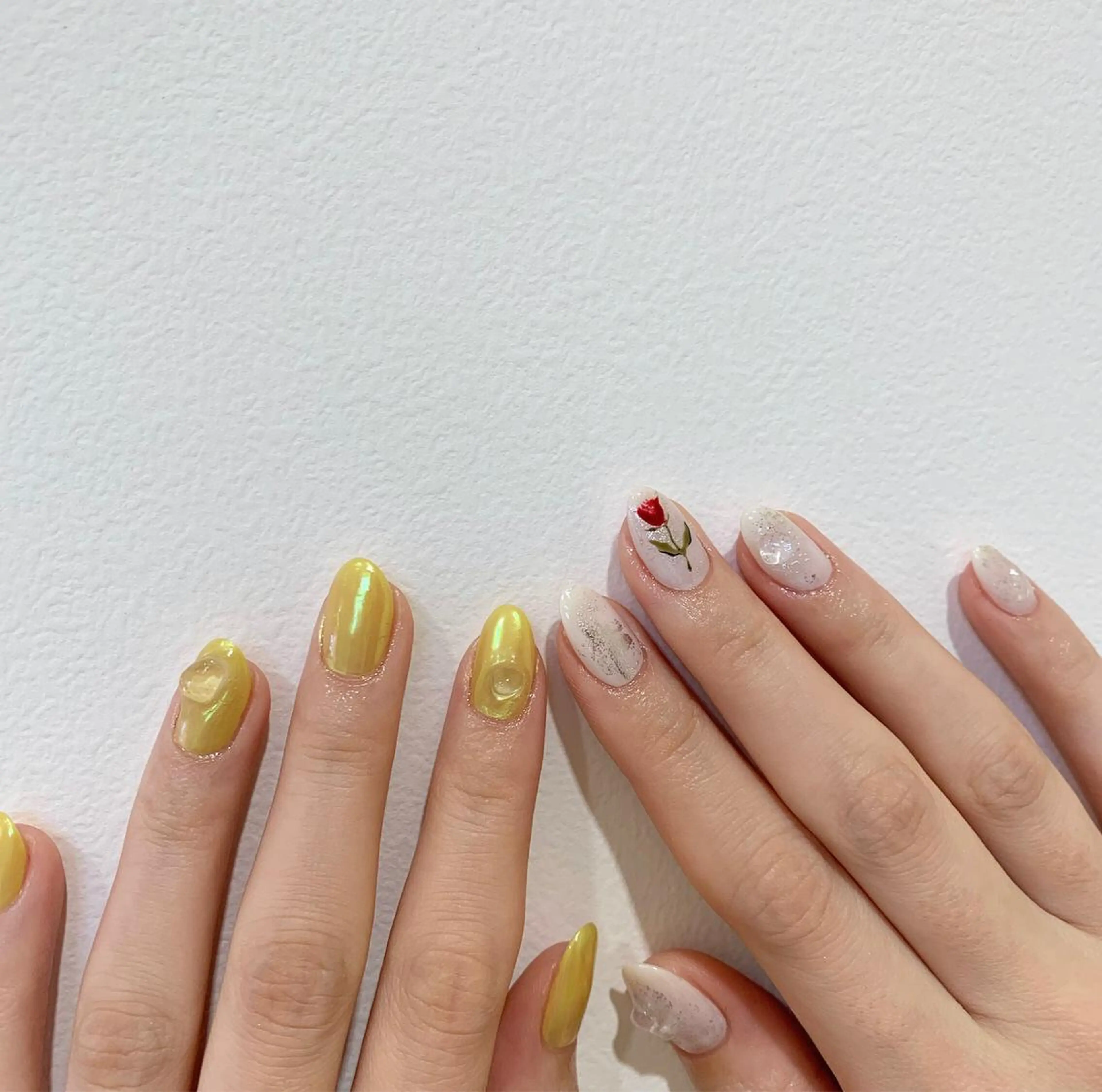 ネイル オーロラネイル 黄色 佐藤 穂乃香のネイルデザイン