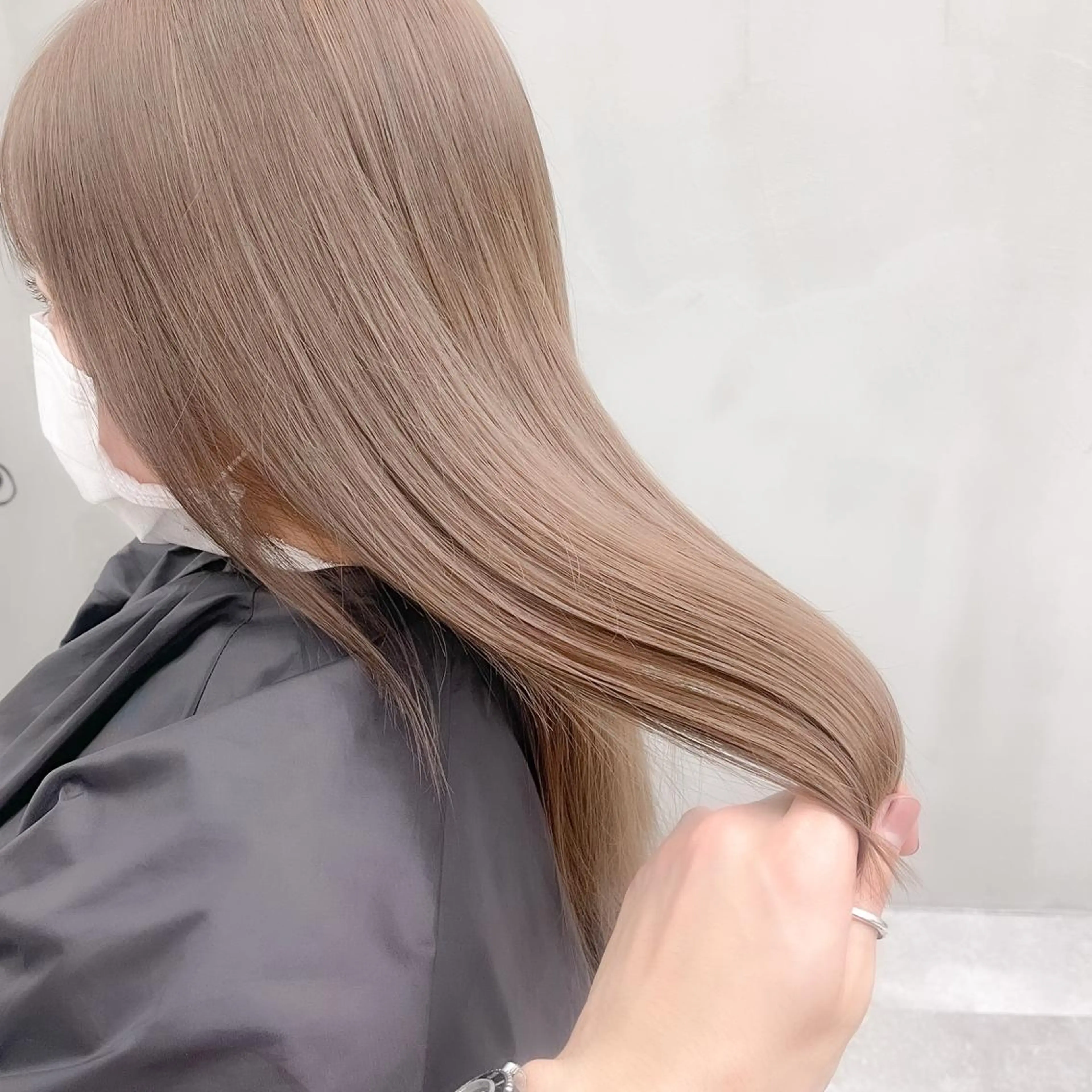 セミロング カラー ヘアアレンジ ベージュカラー ミルクティーベージュ TOMO GEEKS代表のヘアスタイル