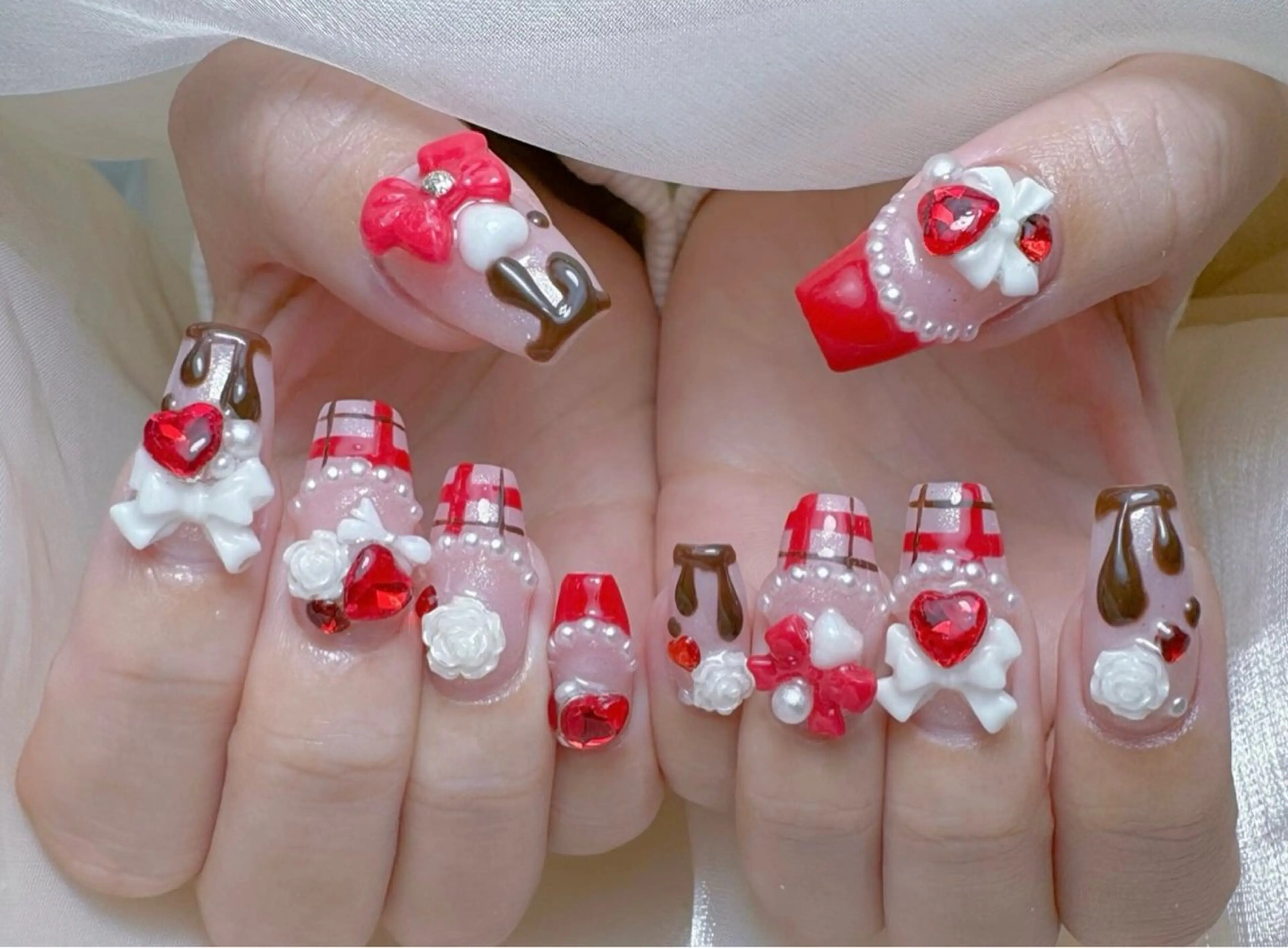 ネイル アートネイル オーロラネイル チークネイル ガーリー キラキラネイル ハンドネイル ╹◡╹Mimoミモ Eye&Nailのマツエク・マツパデザイン