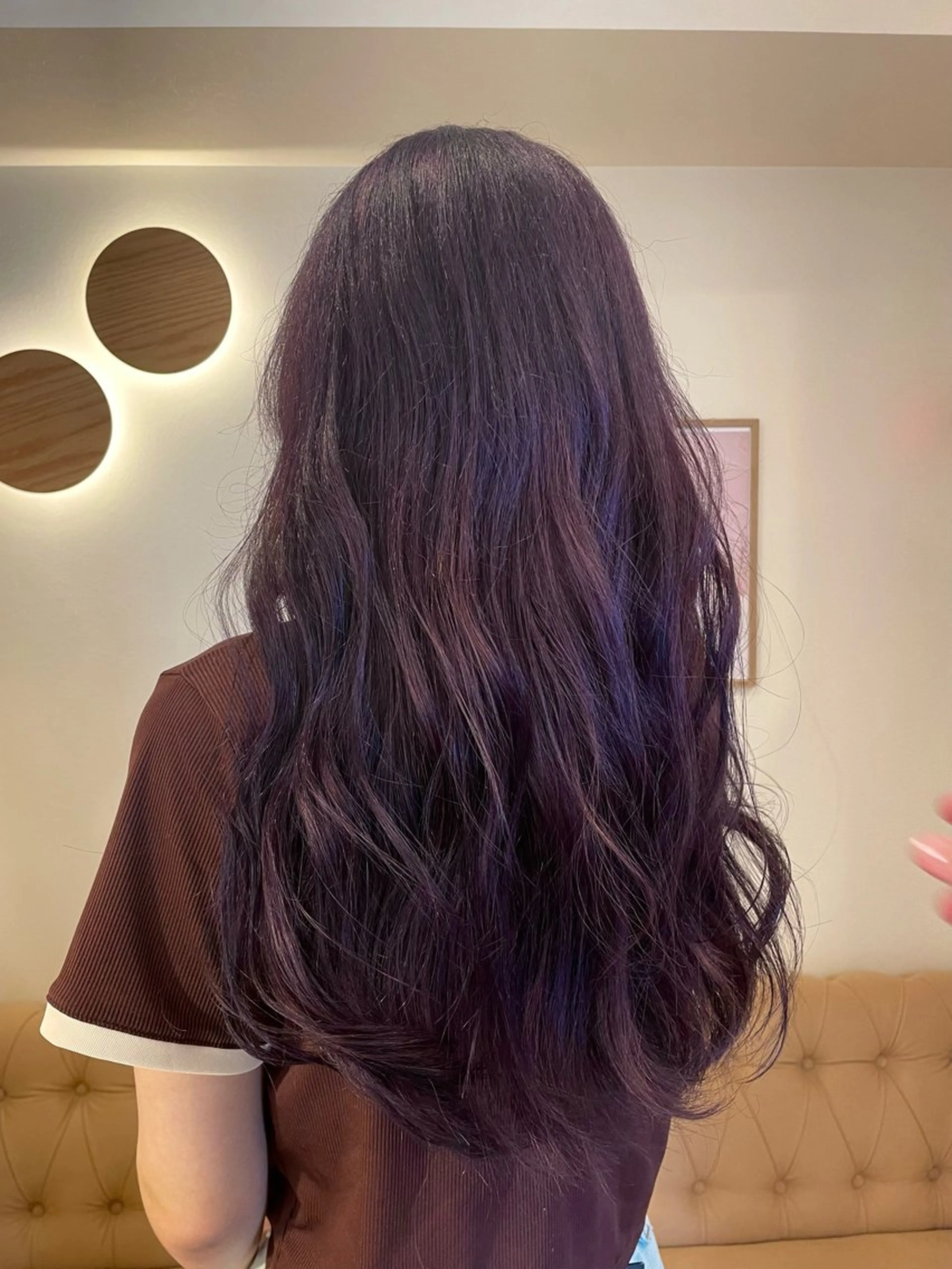 ロング カラー カシス ピンクカラー ヘアカラー シンバヒナノ/パーマ レイヤー/髪質改善のヘアスタイル