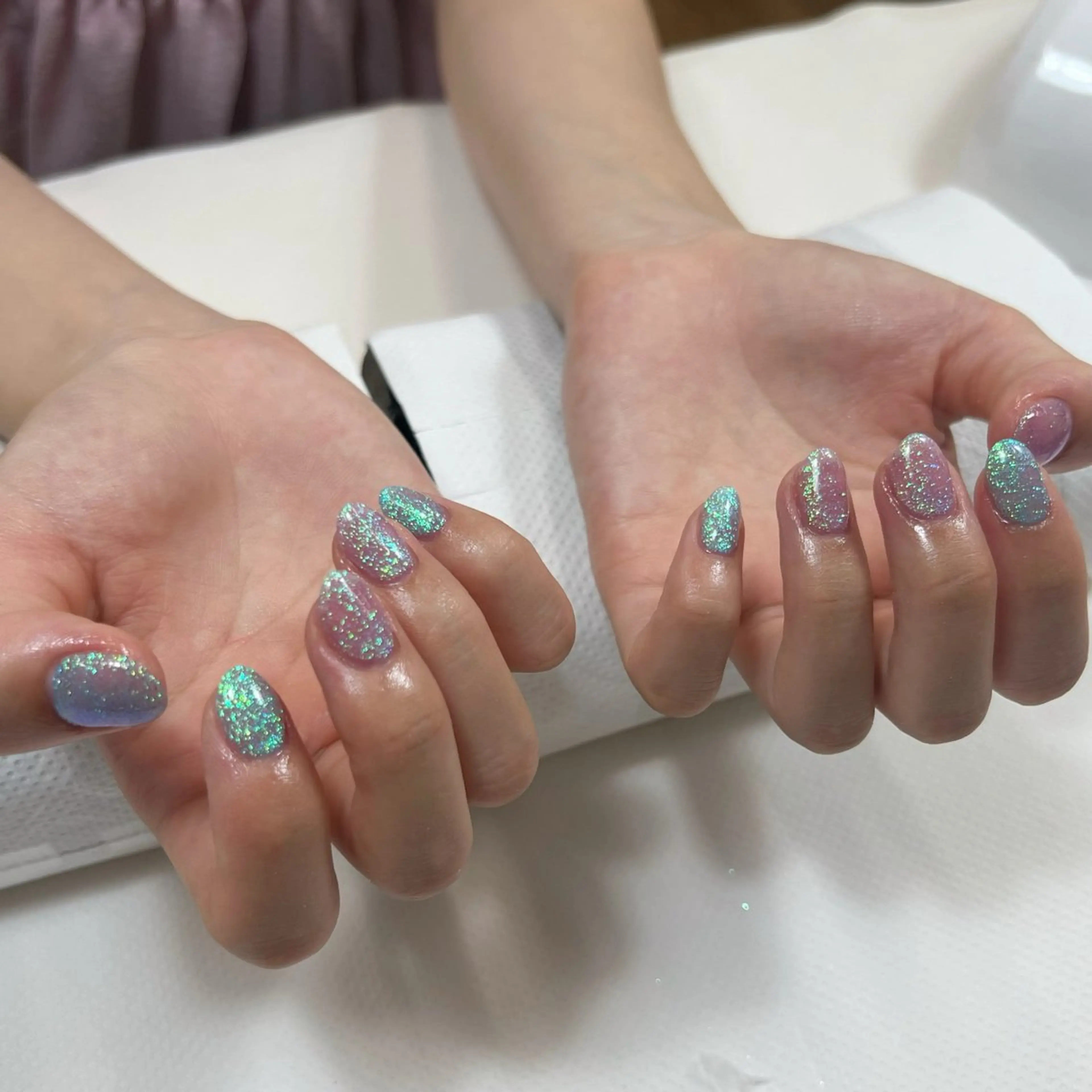 ネイル ラメ(グリッター) 水色 ピンク ハンドネイル Nishimura Amiのネイルデザイン