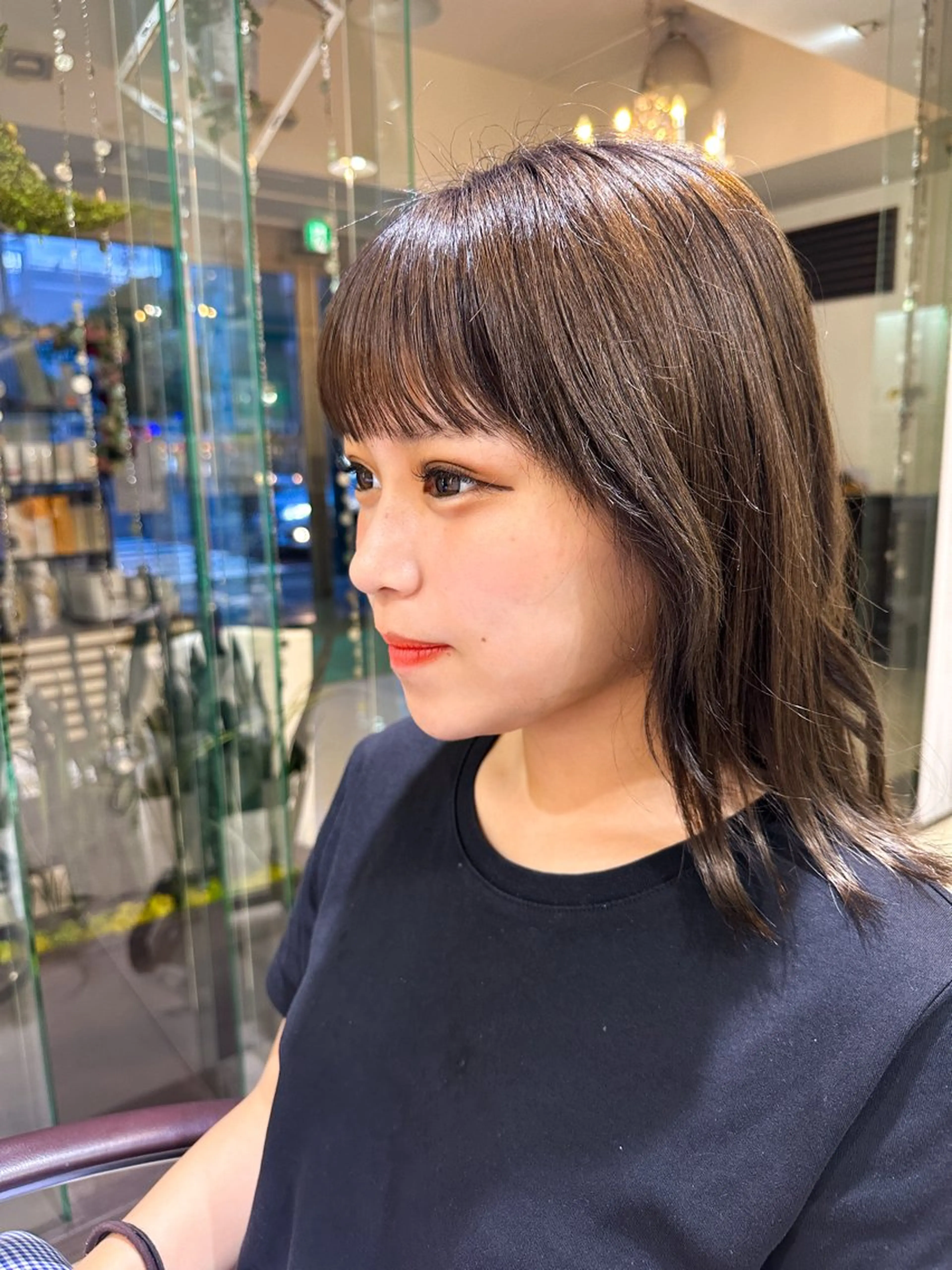 ミディアム 似合わせカット 小顔カット レイヤー 艶々カラーのヘアスタイル