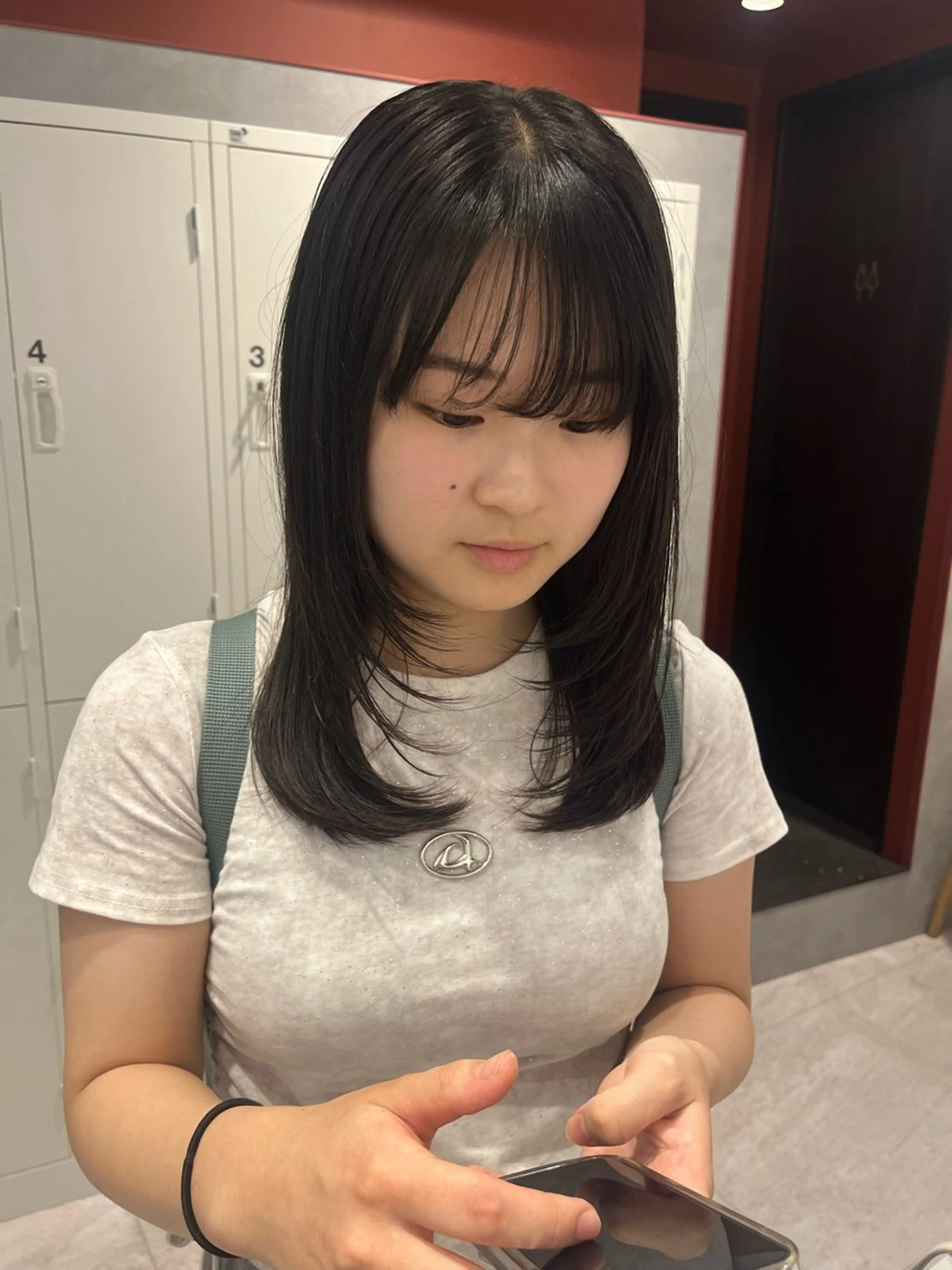 セミロング 顔まわりレイヤー 顔周りカット レイヤーカット 西浦 杏音のヘアスタイル