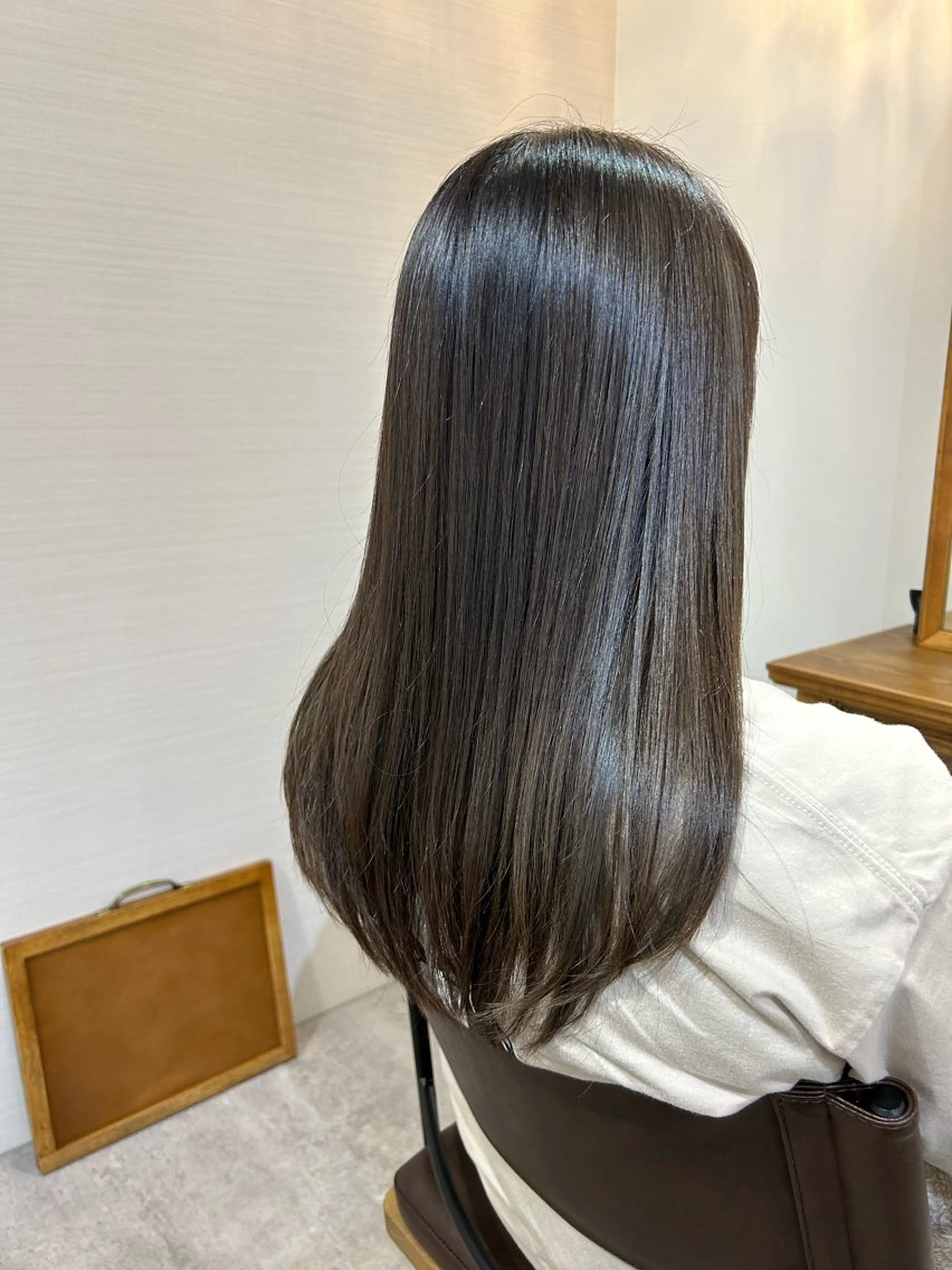 カラー×カット×シルクケラチントリートメント＊超音波でしっかり内部まで栄養を入れ込んでいきます。滑らかで艶のある質感にの写真