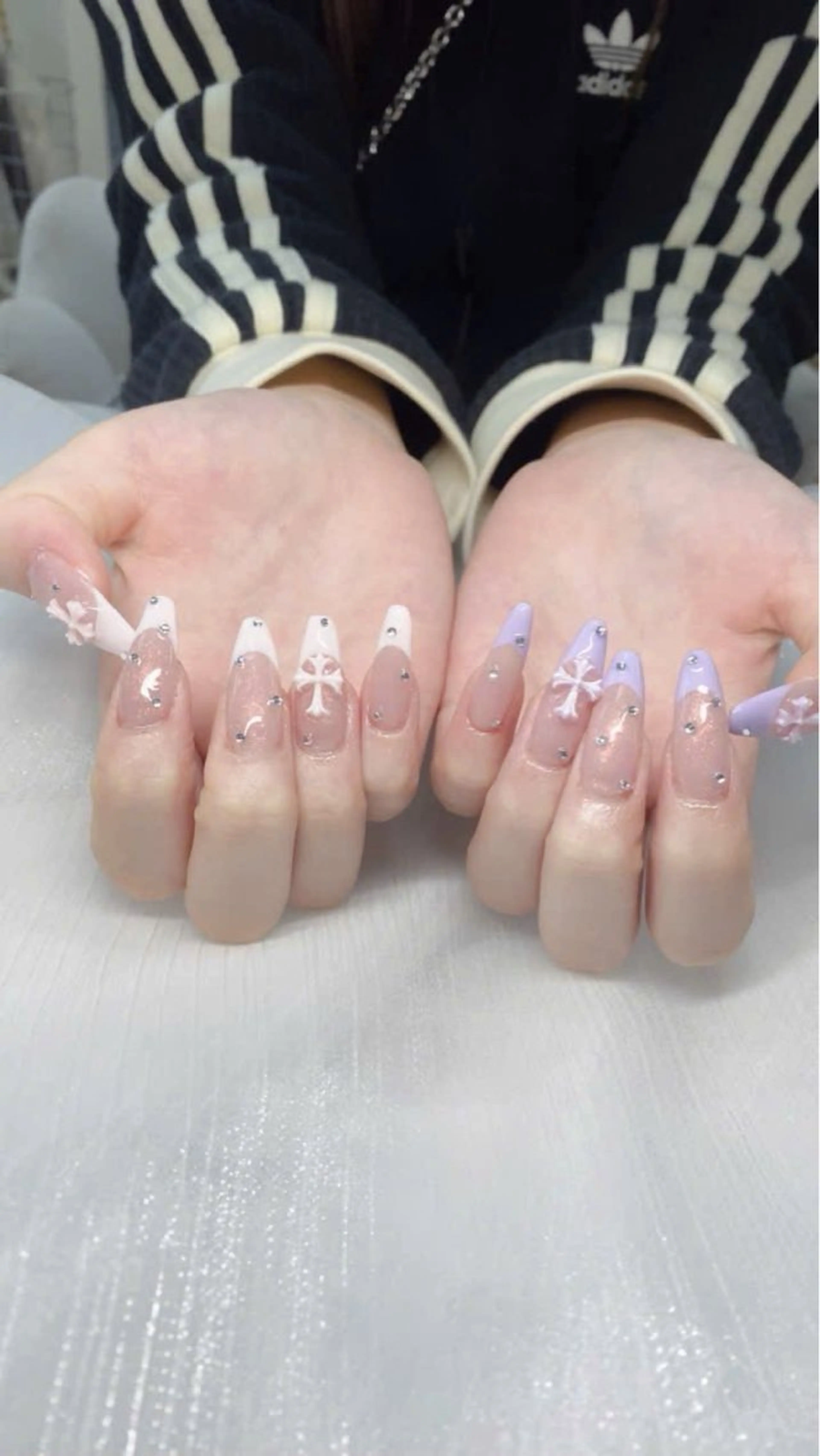 ネイル フレンチネイル グラデーション キラキラネイル 韓国ネイル マグネットネイル ハンドネイル ハンドケア Hara Nail 【パラジェル使用】のネイルデザイン
