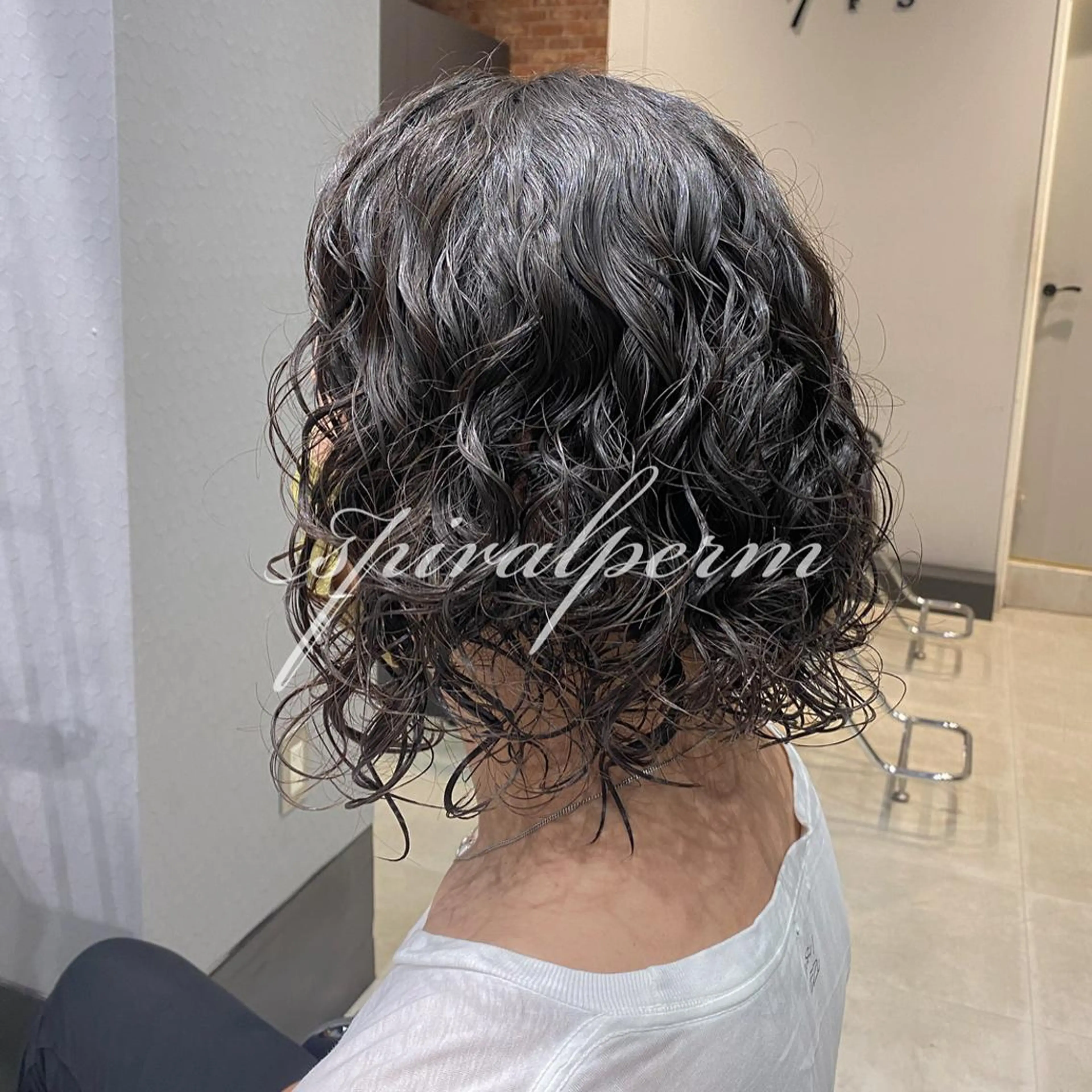 セミロング パーマ メンズ わたなべ りょうのヘアスタイル