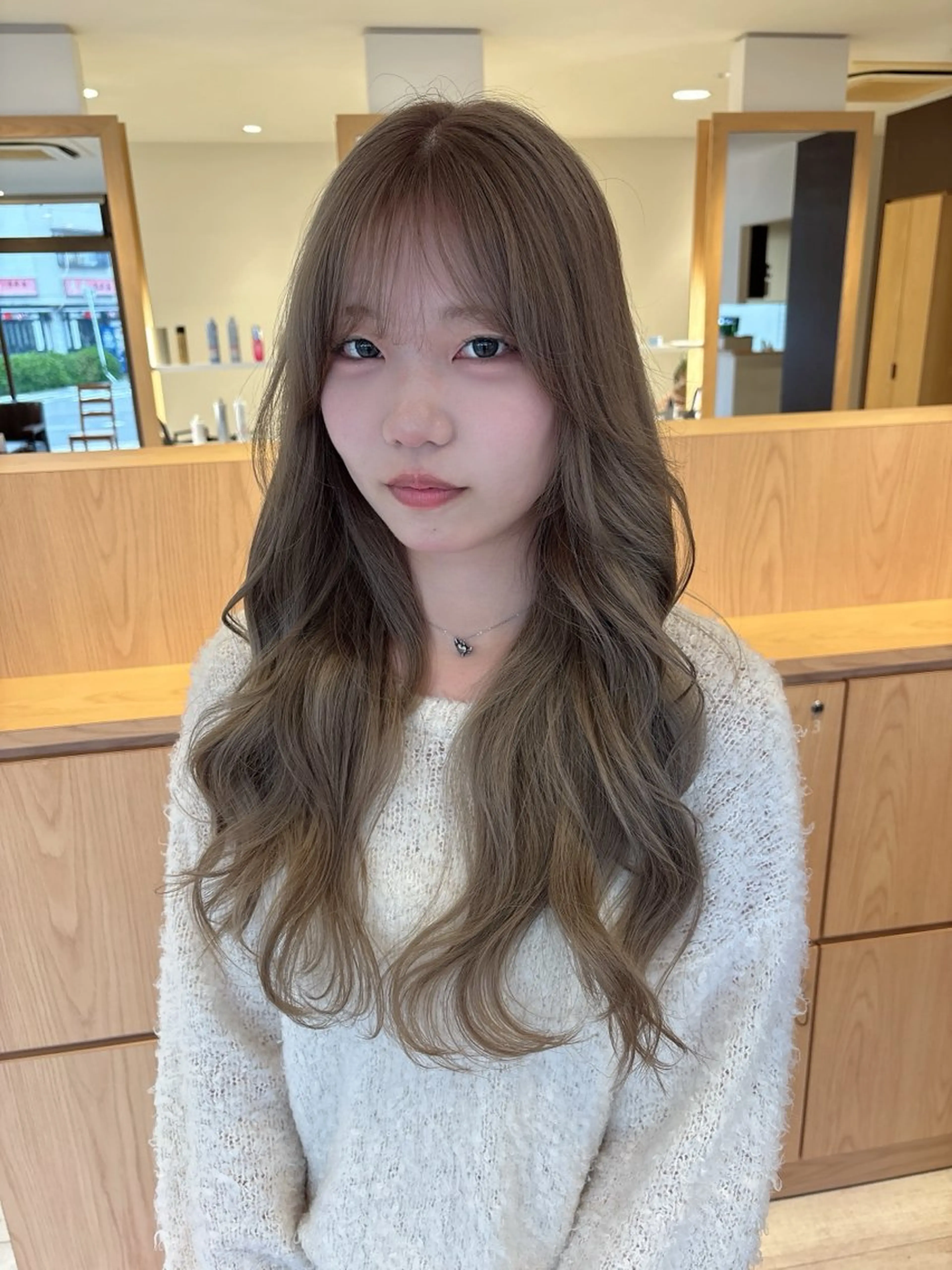 ロング レイヤーカット カット ヘアカラー 安藤 ひなたのヘアスタイル