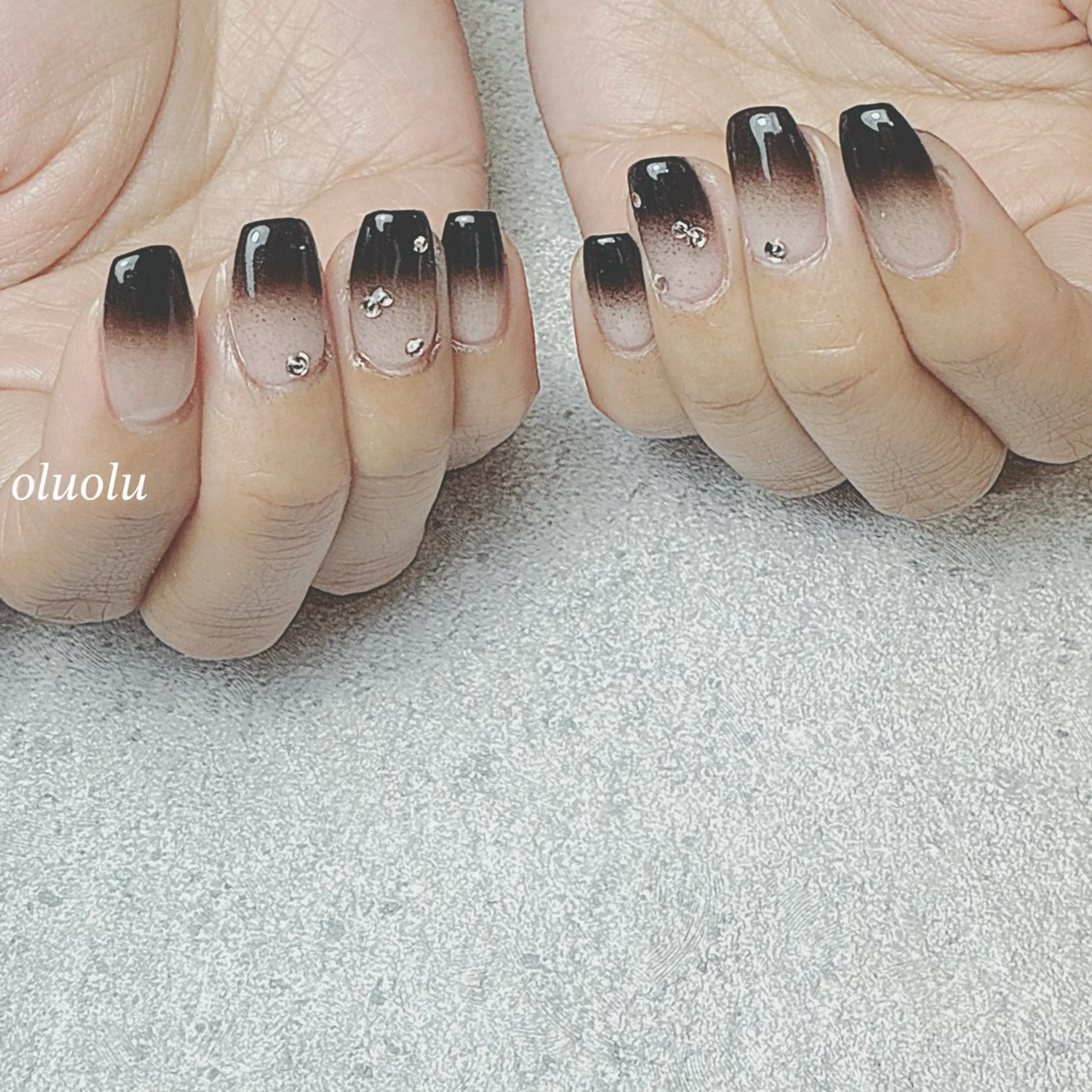 ネイル ジェルネイル グラデーション ストーンネイル ハンドネイル 大村 紬華のネイルデザイン