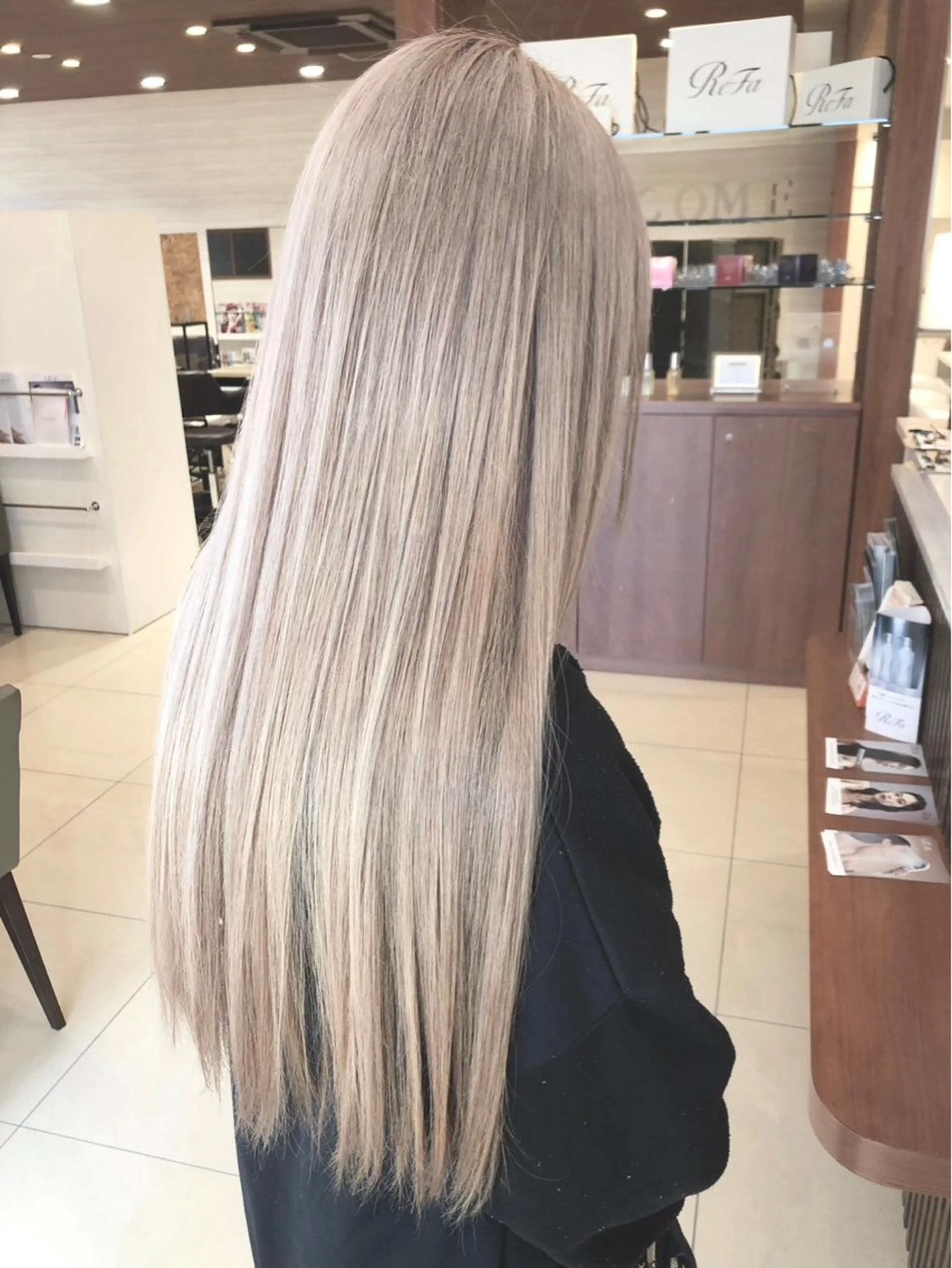 ロング カラー ベージュカラー ホワイトベージュ 河口 勝博のヘアスタイル