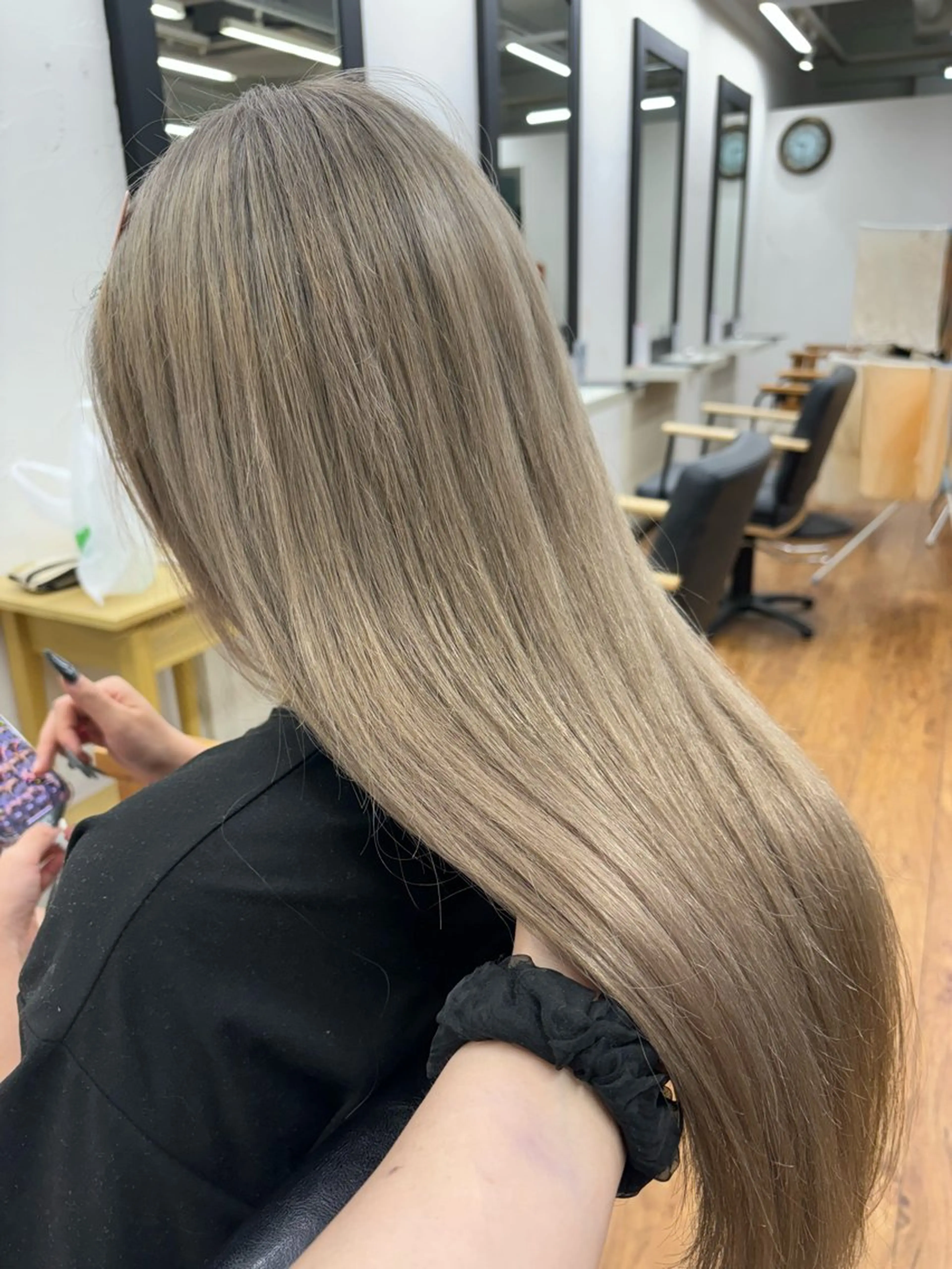 ロング カラー ブリーチ ヘアカラー 香野 優子のヘアスタイル