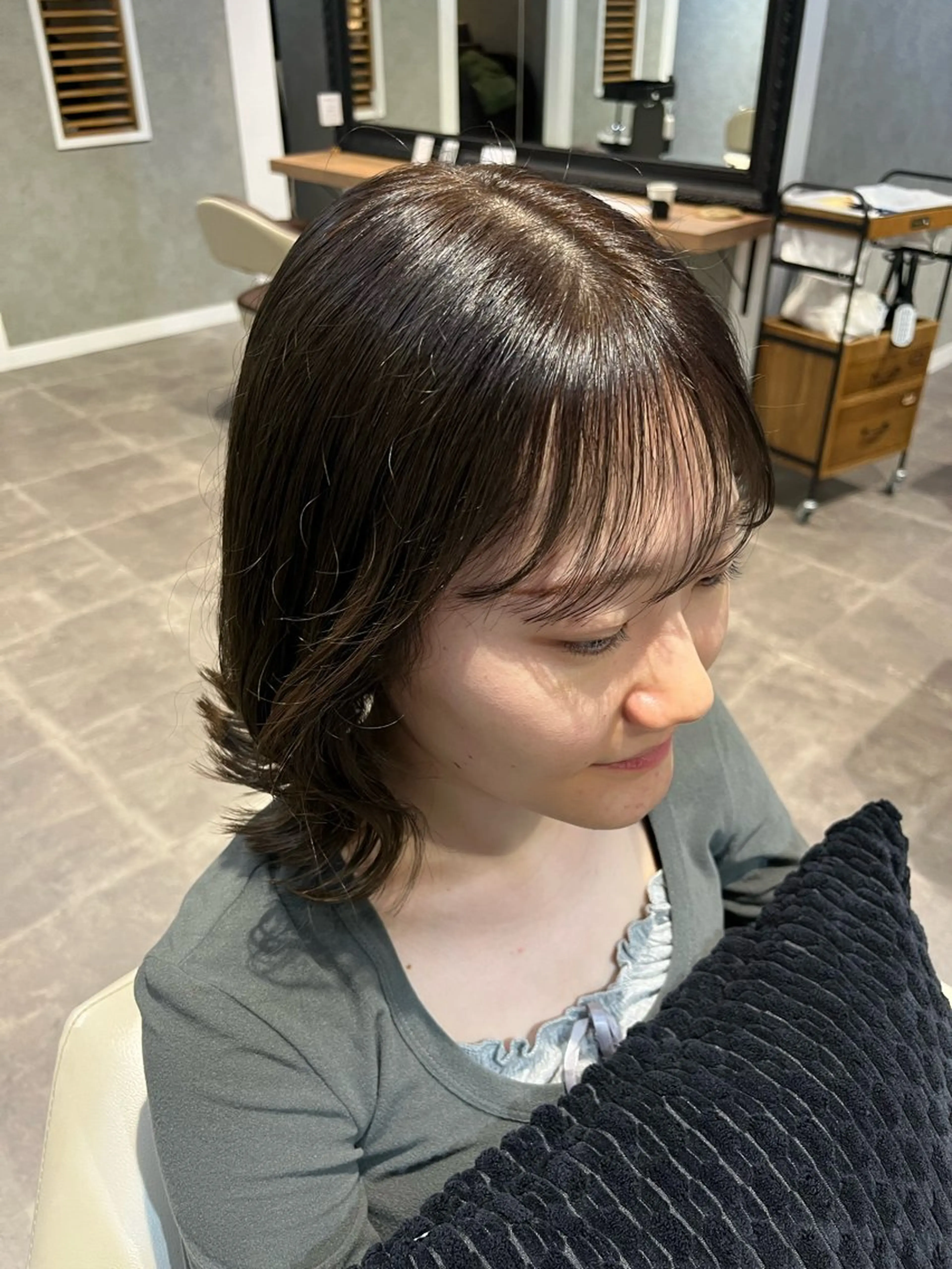 ミディアム カラー ベージュカラー 透明感カラー オリーブベージュ カット ヘアカラー トリートメント 暖色カラー/パラッと Bob/モエのヘアスタイル