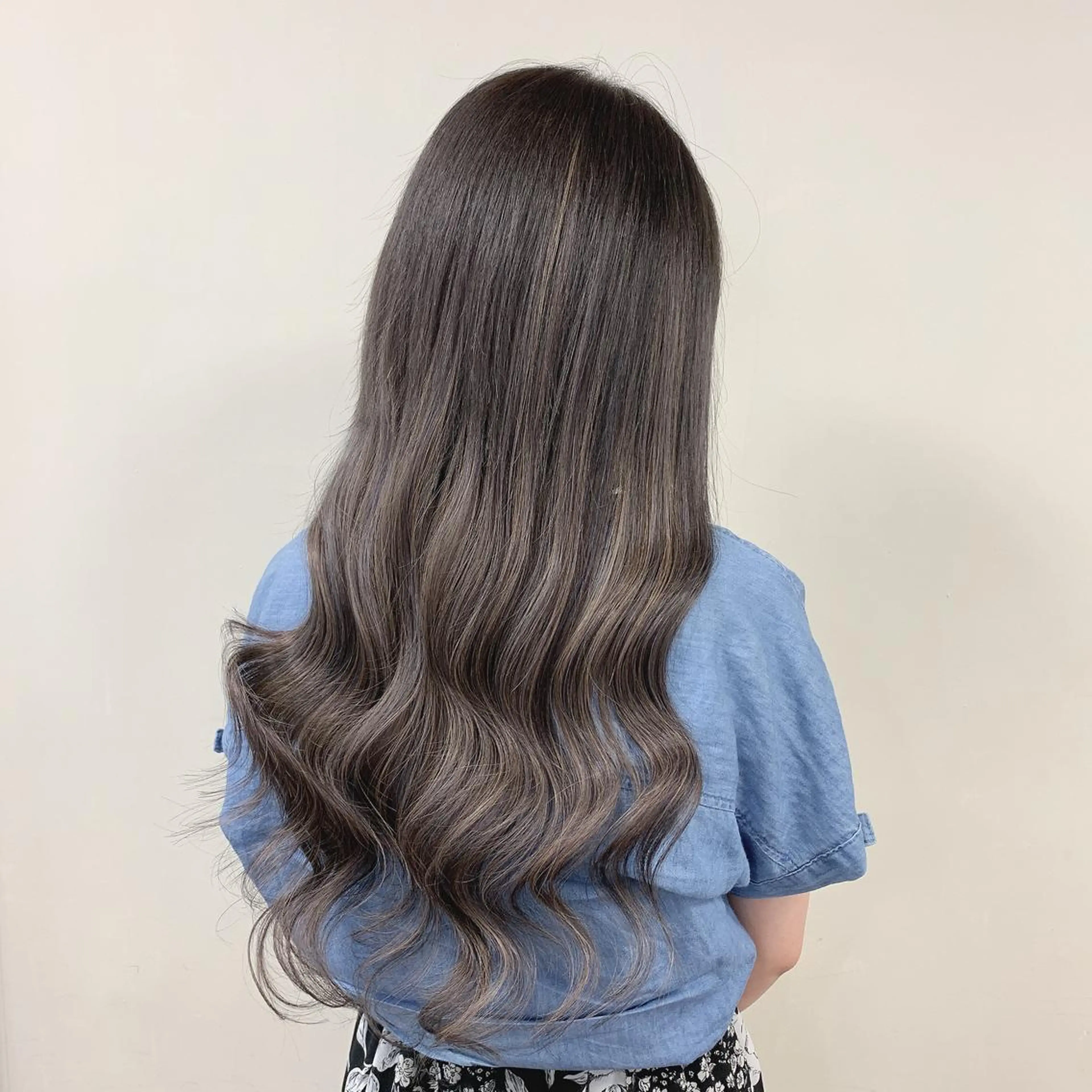 ロング 渋谷🤍ハイトーン、 エクステ🤍アミルのヘアスタイル