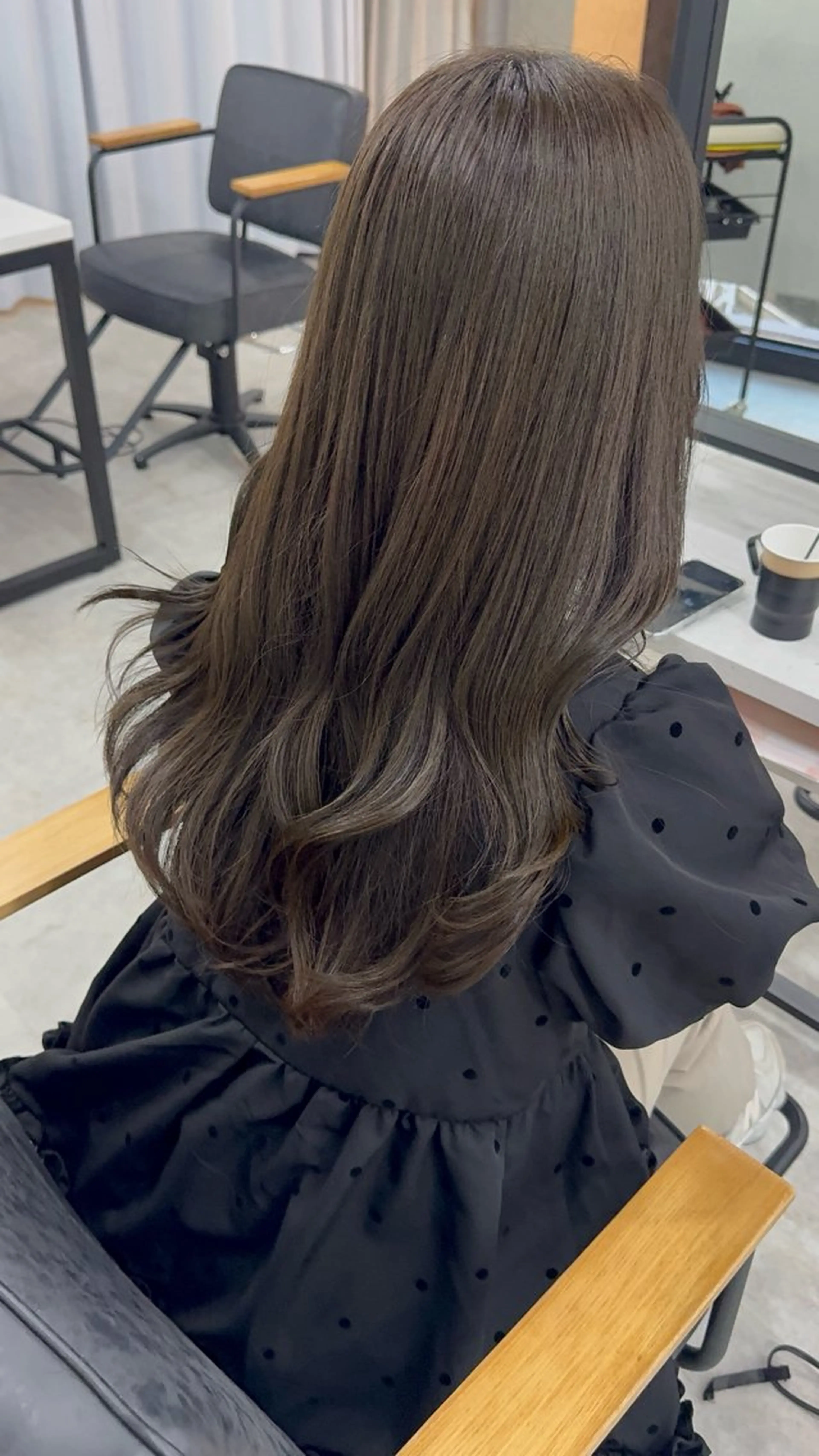 ロング カラー アッシュ アッシュブラウン ベージュカラー 黒髪 ブリーチ カット ヘアカラー トリートメント 赤み無し柔らかカラー 【梅田】madokaのヘアスタイル