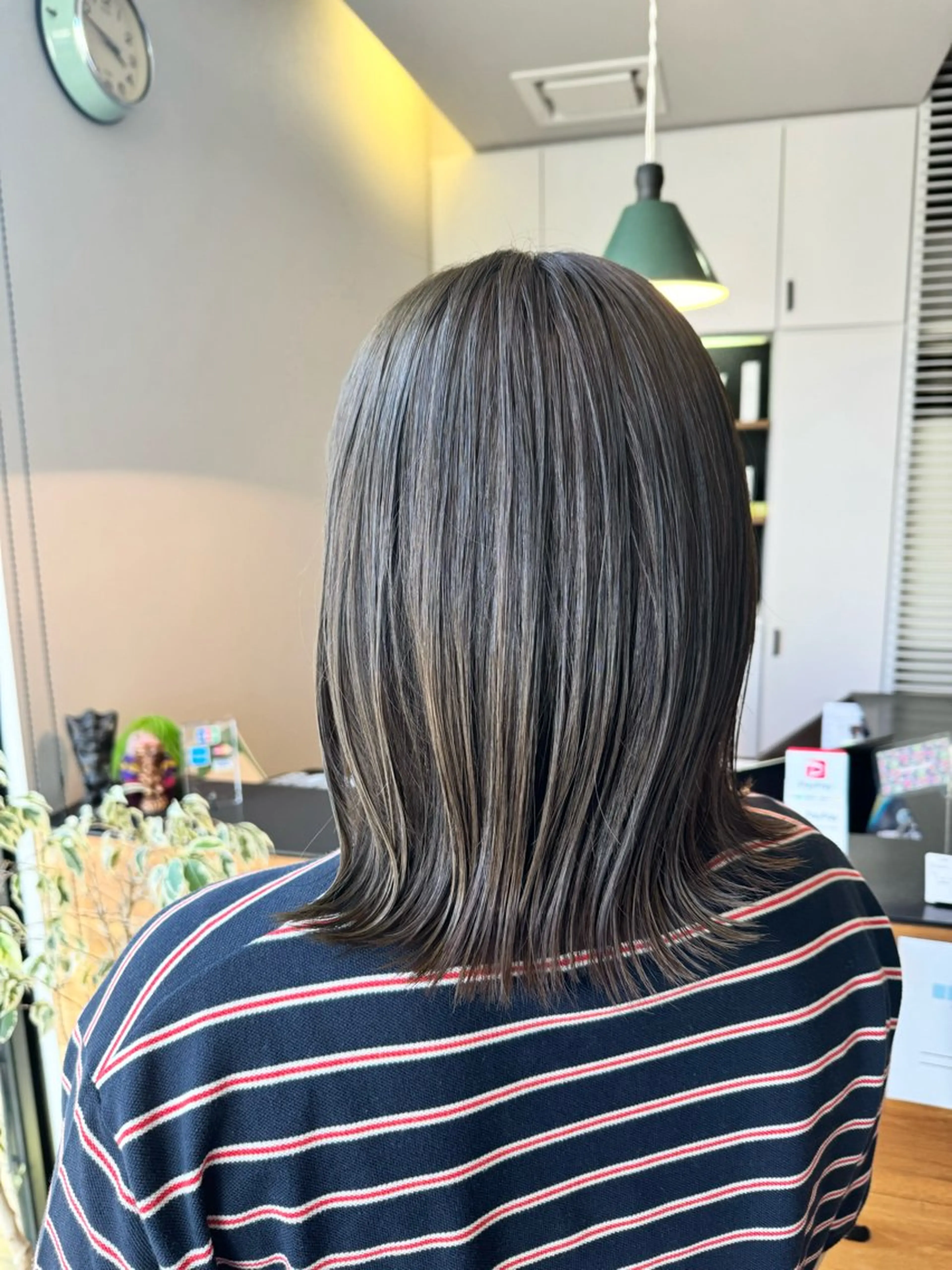 セミロング カラー グレージュ オリーブグレージュ オリーブグレー ヘアカラー トリートメント ツキダテ ユイのヘアスタイル