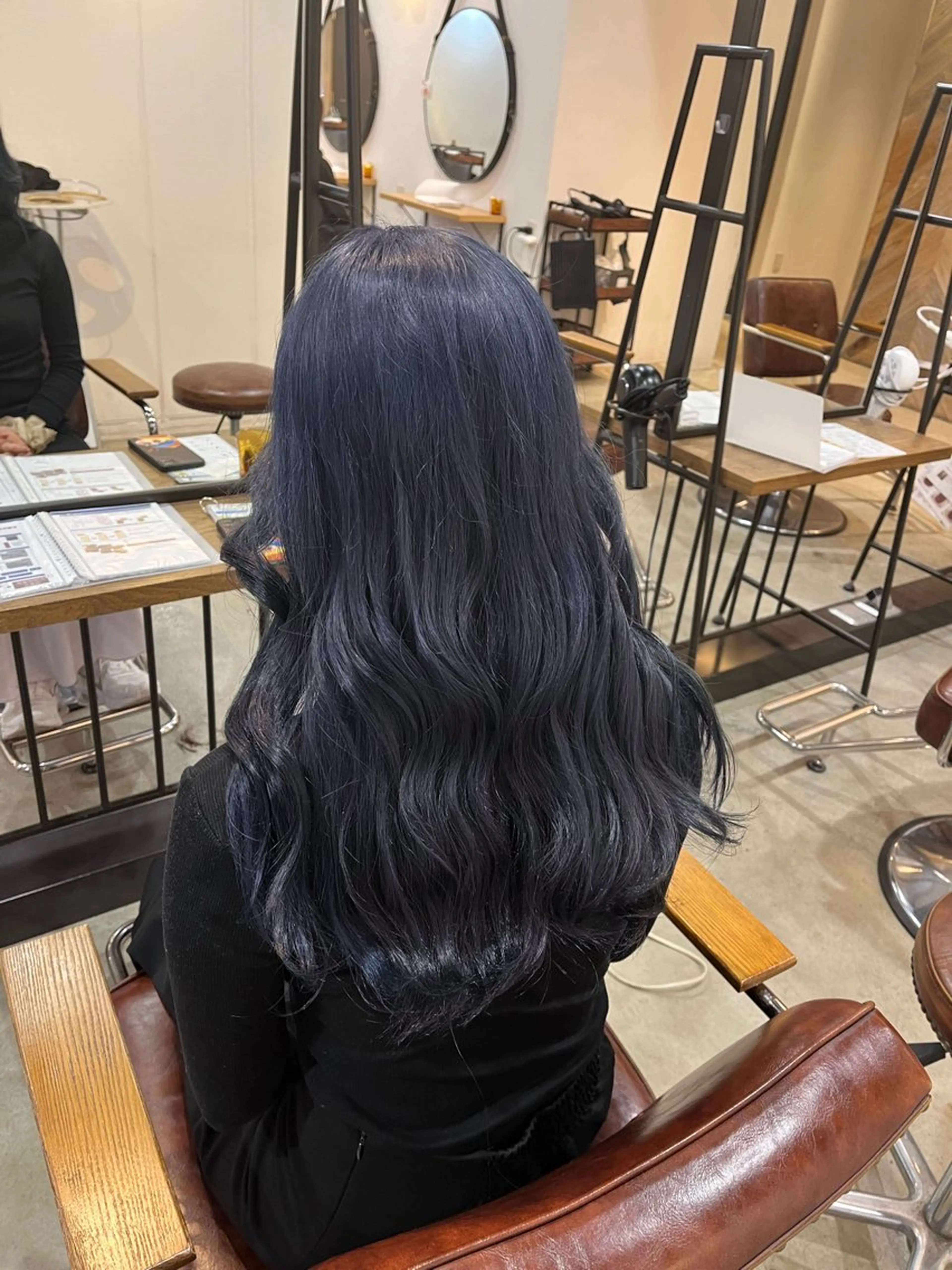 ロング カラー ブリーチ ブルーカラー ケアブリーチ 透明感カラー ネイビーカラー カット ヘアカラー トリートメント 中津/梅田/酸性 /髪質改善/愛芽のヘアスタイル