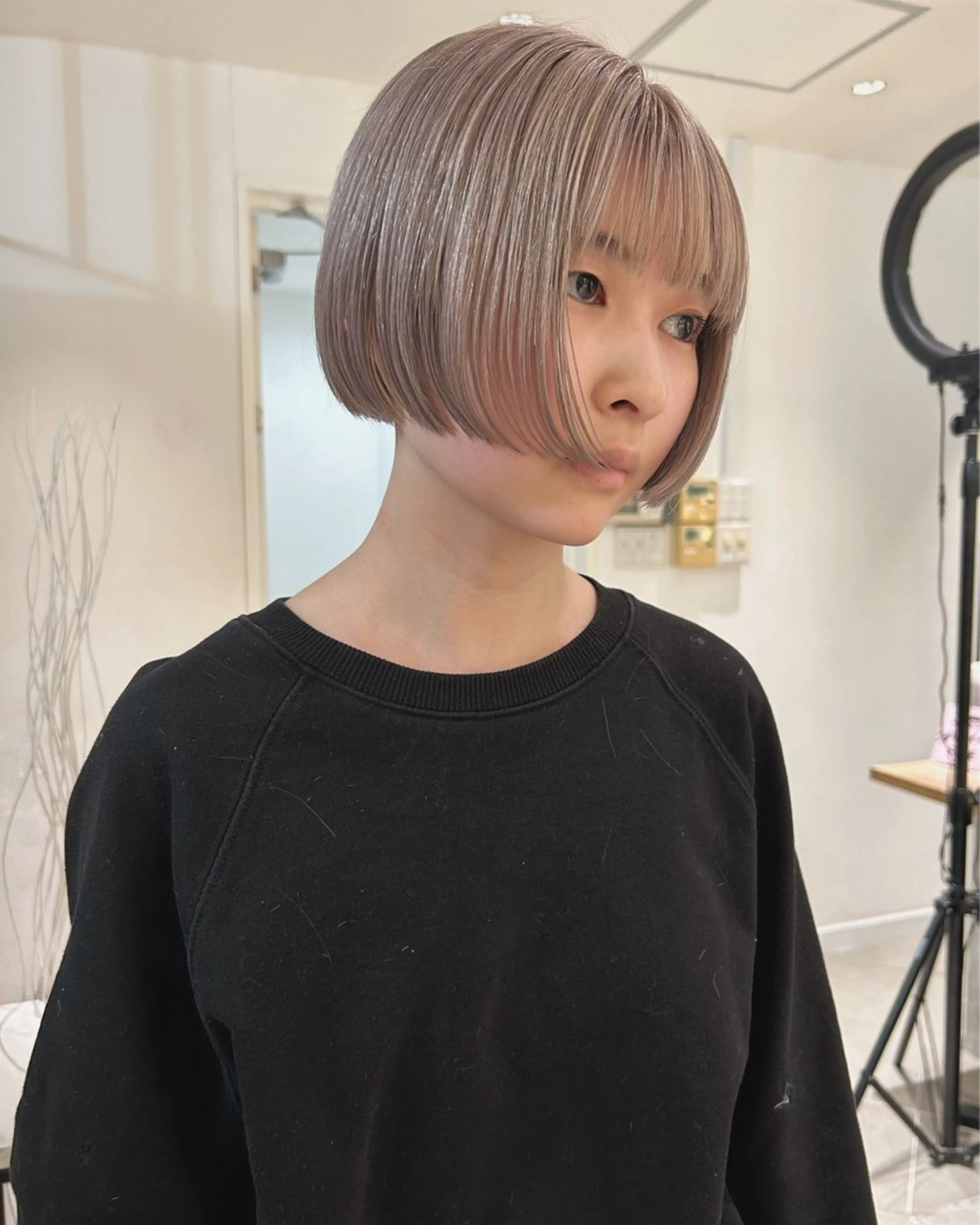 ショート カラー ベージュカラー ブリーチ ケアブリーチ ボブ カット ヘアカラー トリートメント Loom.所属・村上雅人 ナチュラルモードのヘアスタイル