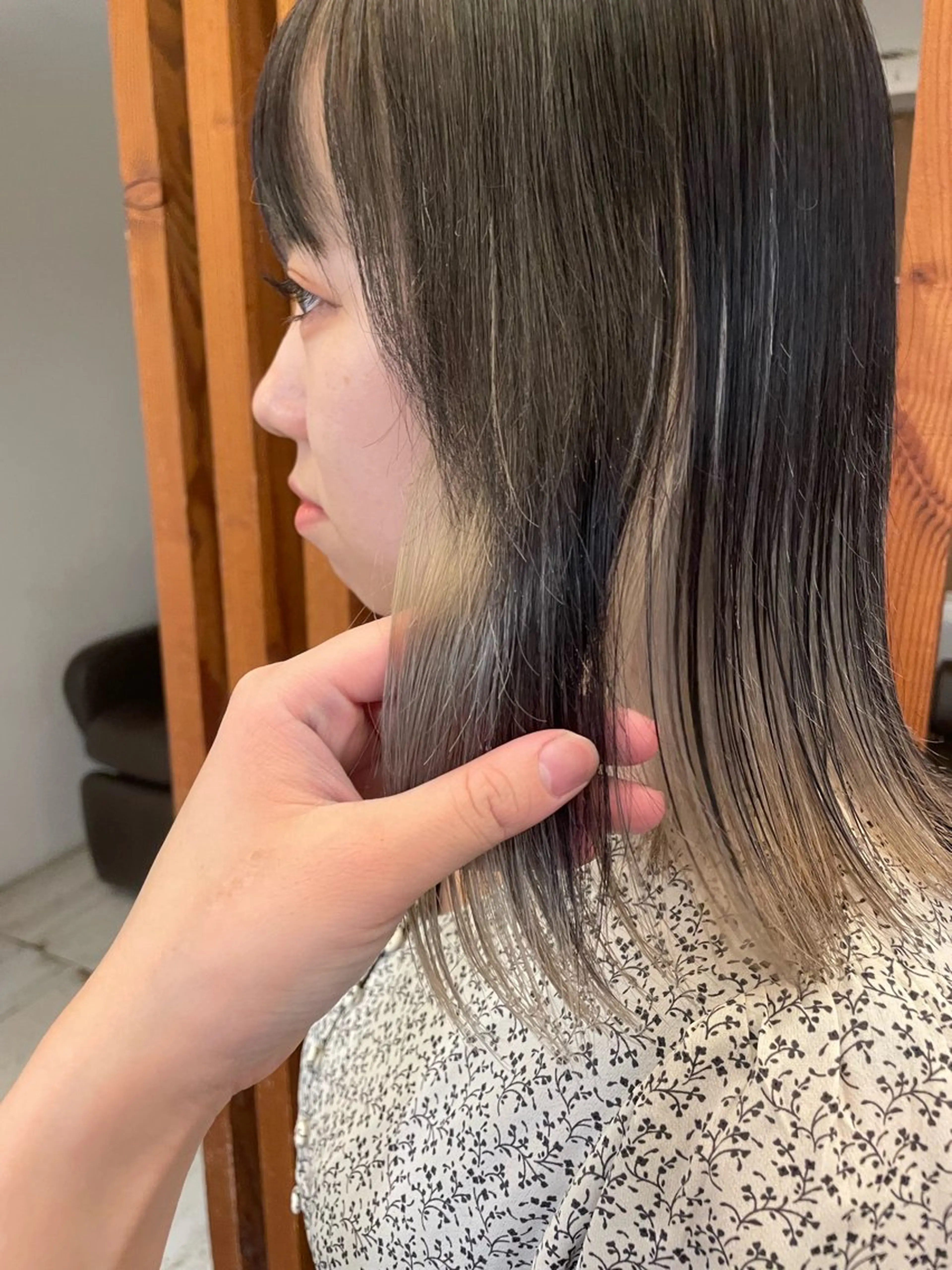 ミディアム カラー ヘアカラー リカ/ハイトーン ・オリーブ🍀のヘアスタイル