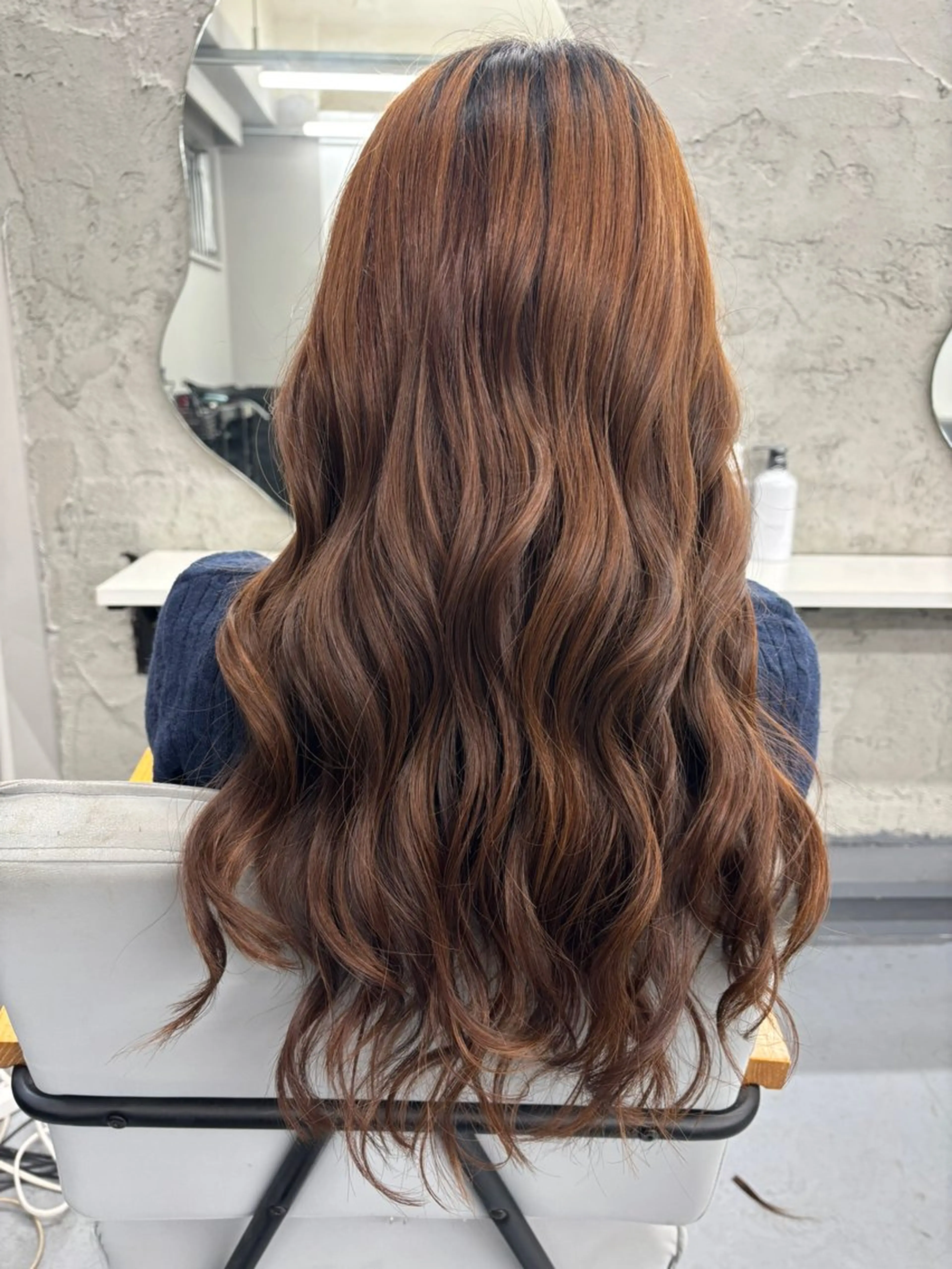 ロング カラー 腰越 麻奈のヘアスタイル
