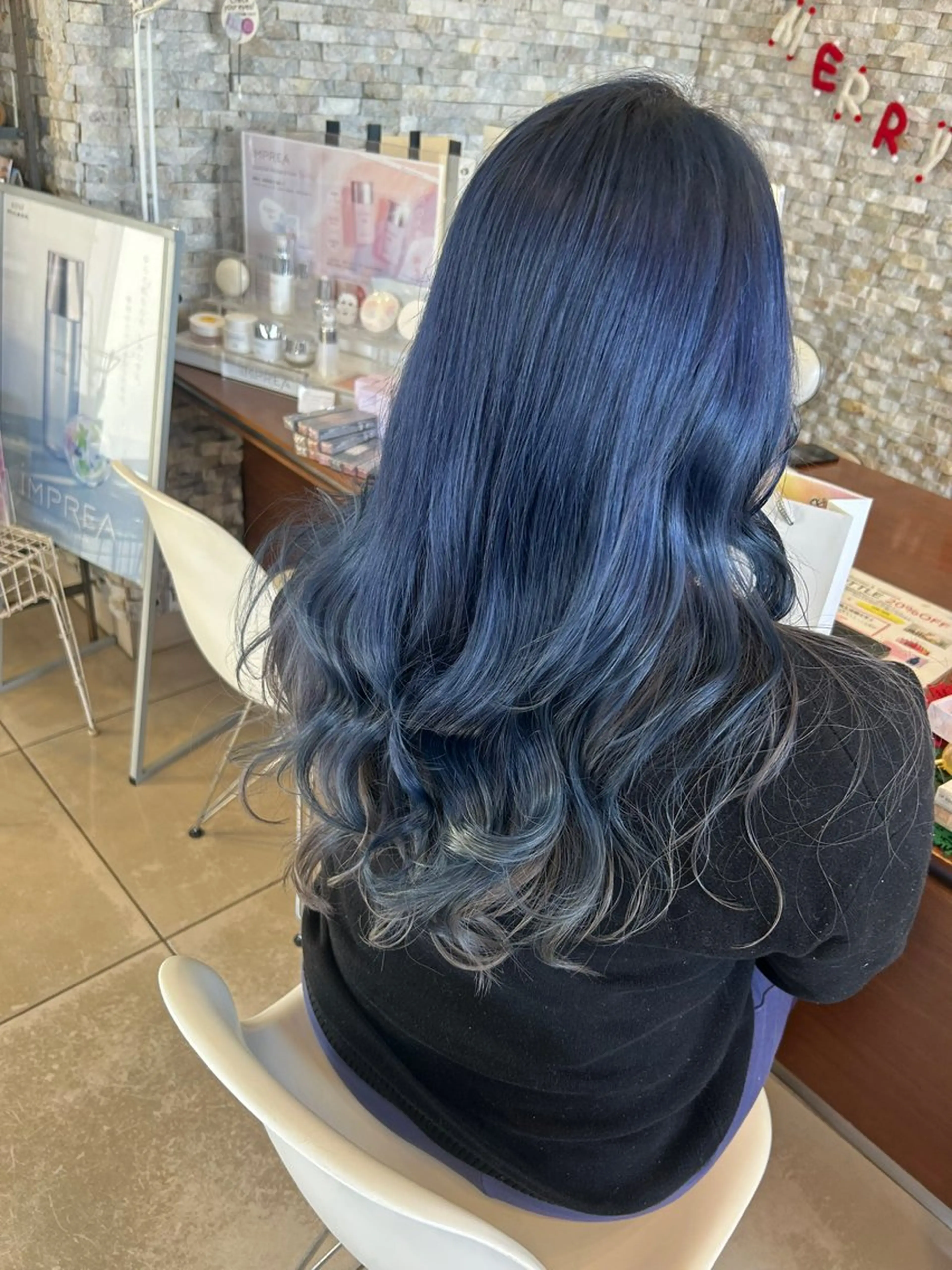 ロング カラー 丸山 莉世のヘアスタイル
