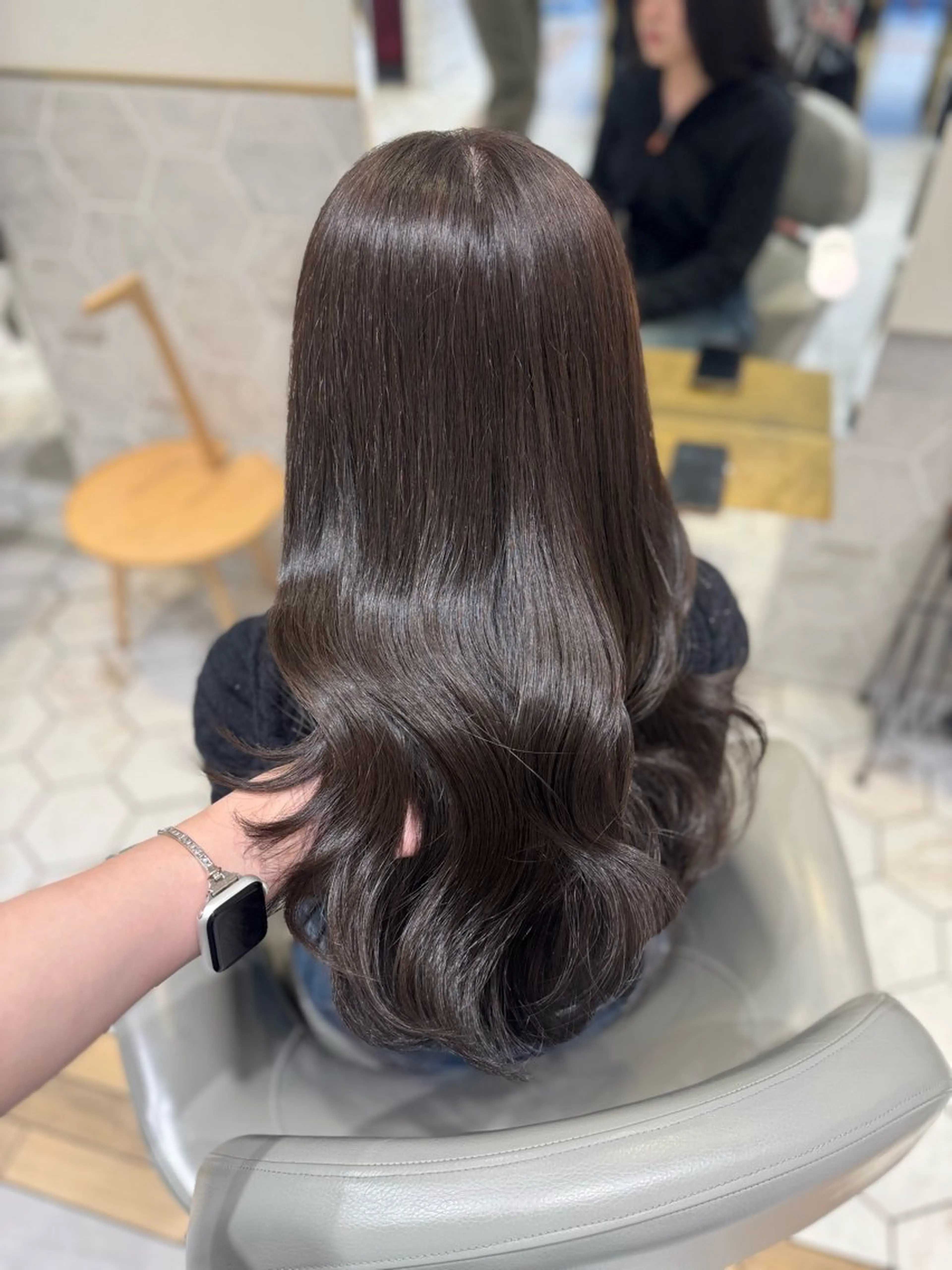 ロング カラー ブラウンカラー オリーブブラウン costes 今井芽依のヘアスタイル
