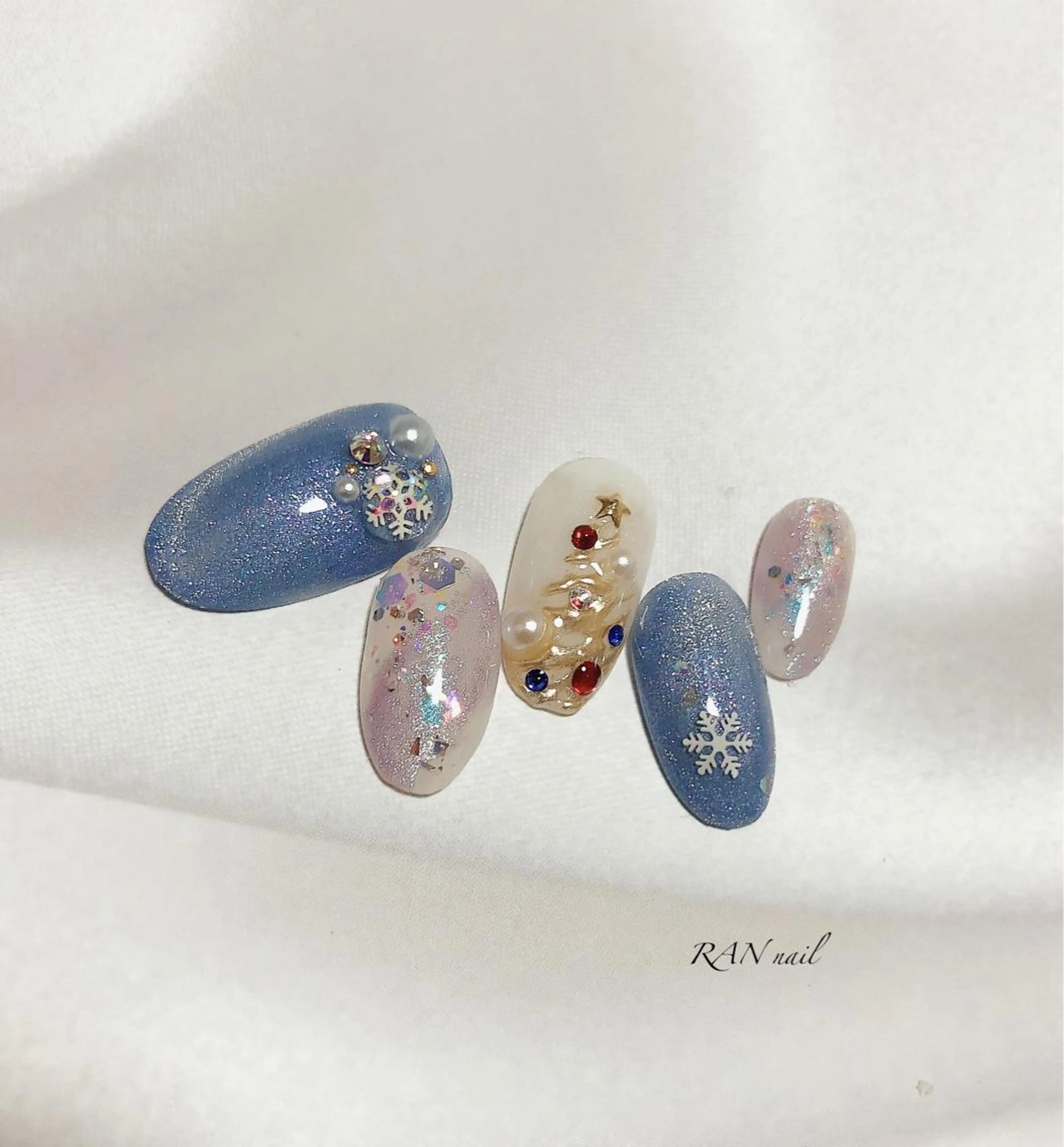 ネイル ジェルネイル グリーン キラキラネイル マグネットネイル ニュアンスネイル RAN nailのネイルデザイン