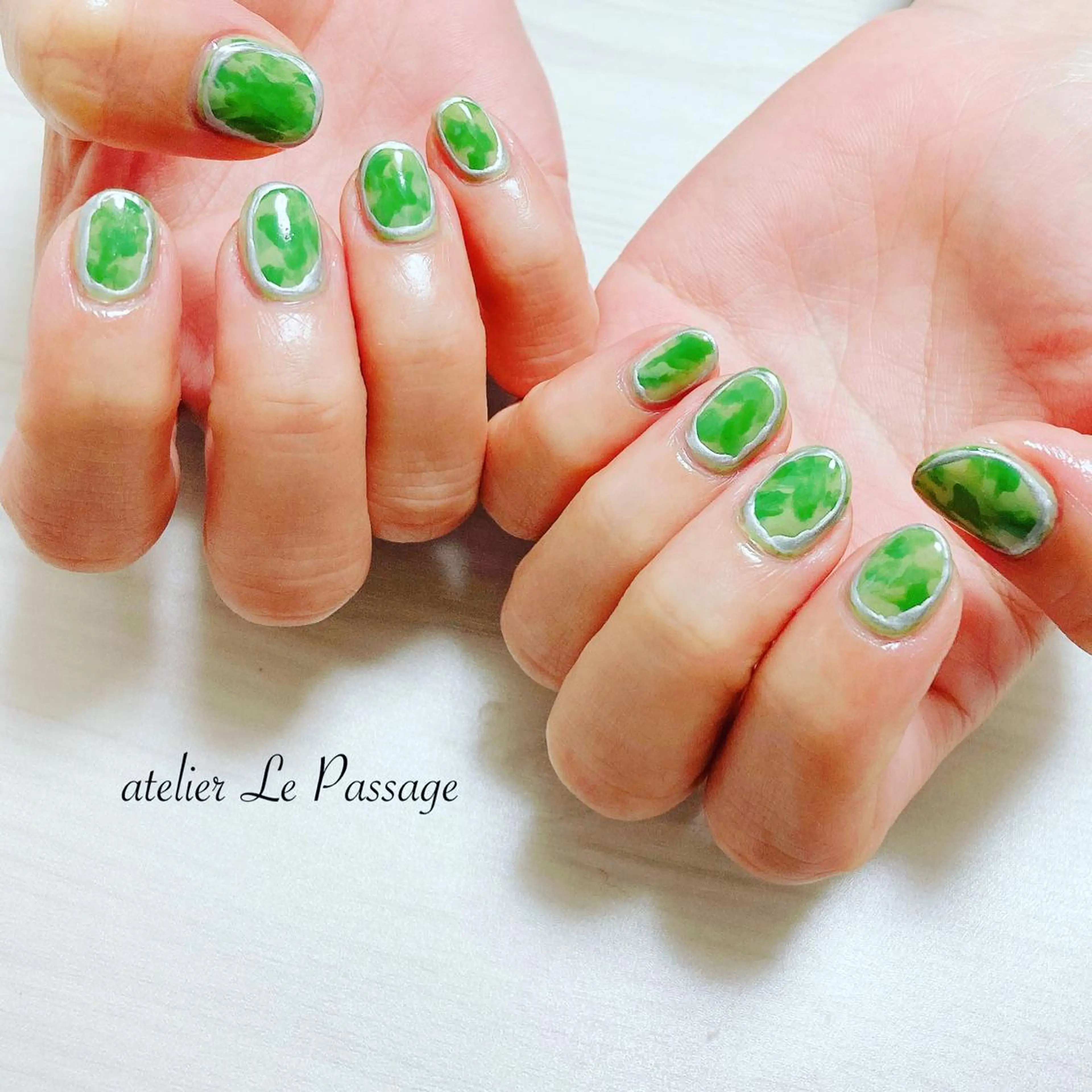 ネイル ジェルネイル グリーン キラキラネイル ニュアンスネイル パラジェル h nakatsukaのネイルデザイン