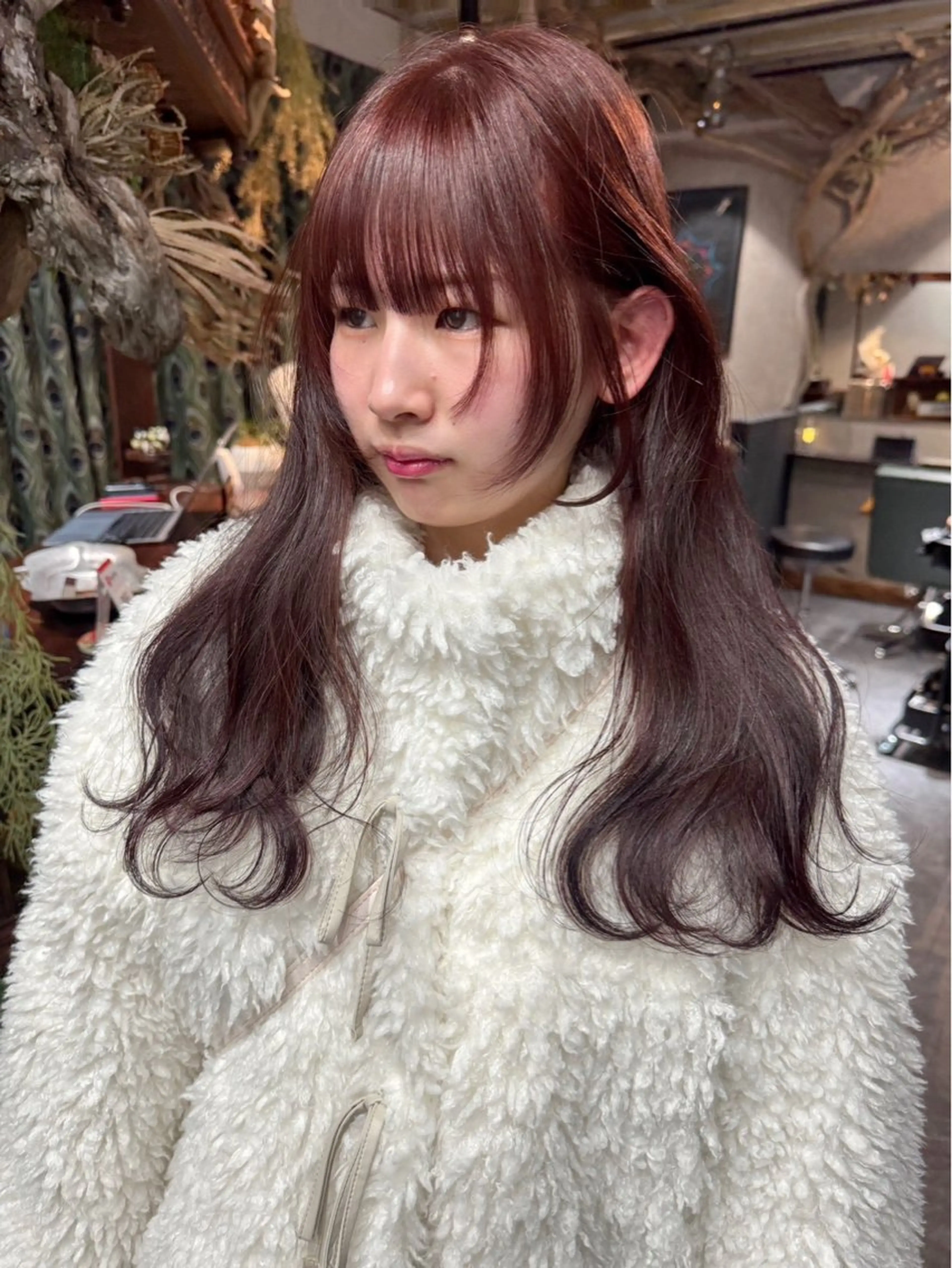 セミロング 顔周りカット ハイライト 髪質改善 韓国風ヘア レイヤーカット カット ヘアカラー トリートメント ravens デザインカラーのヘアスタイル