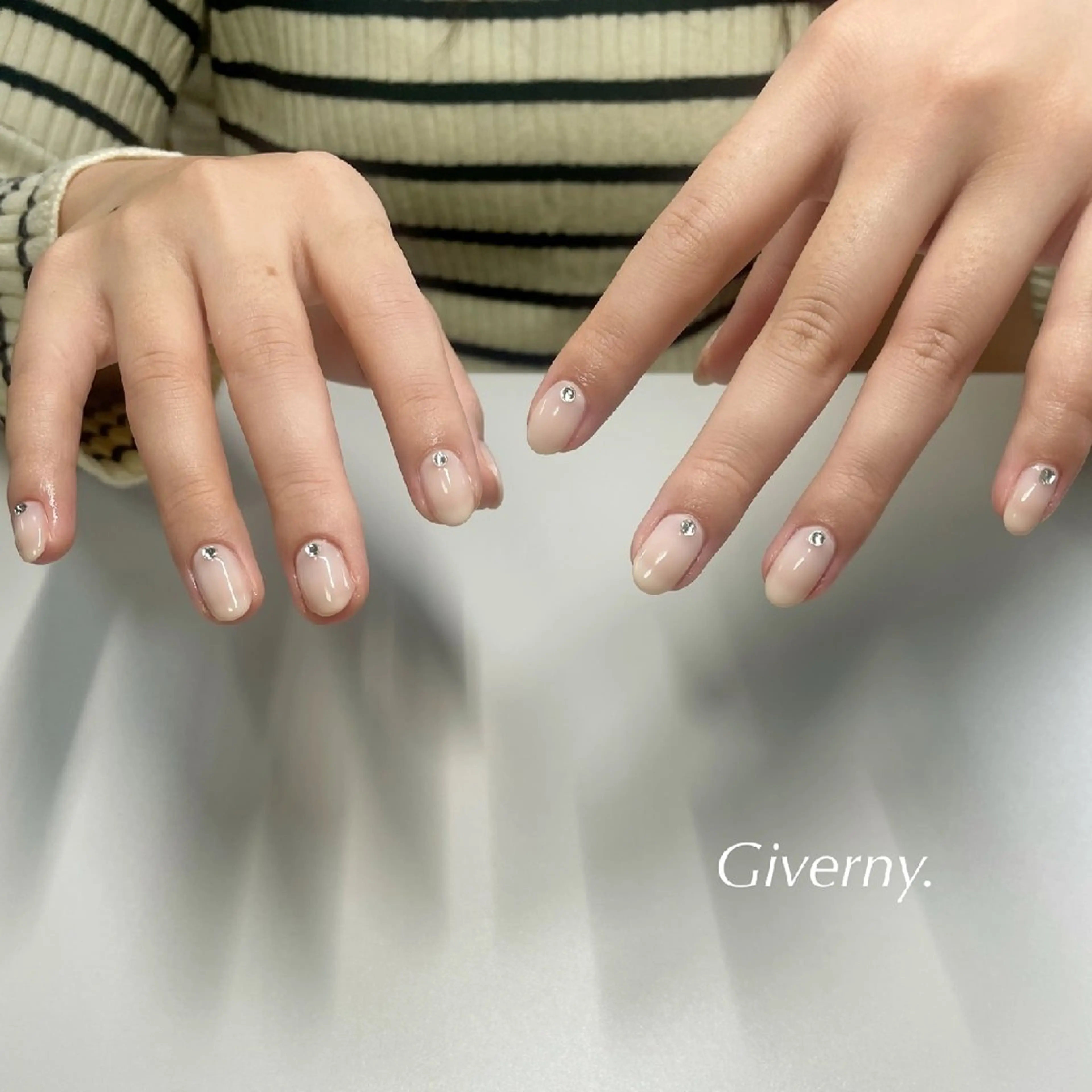 ネイル キラキラネイル ワンカラーネイル ハンドネイル Giverny .のネイルデザイン