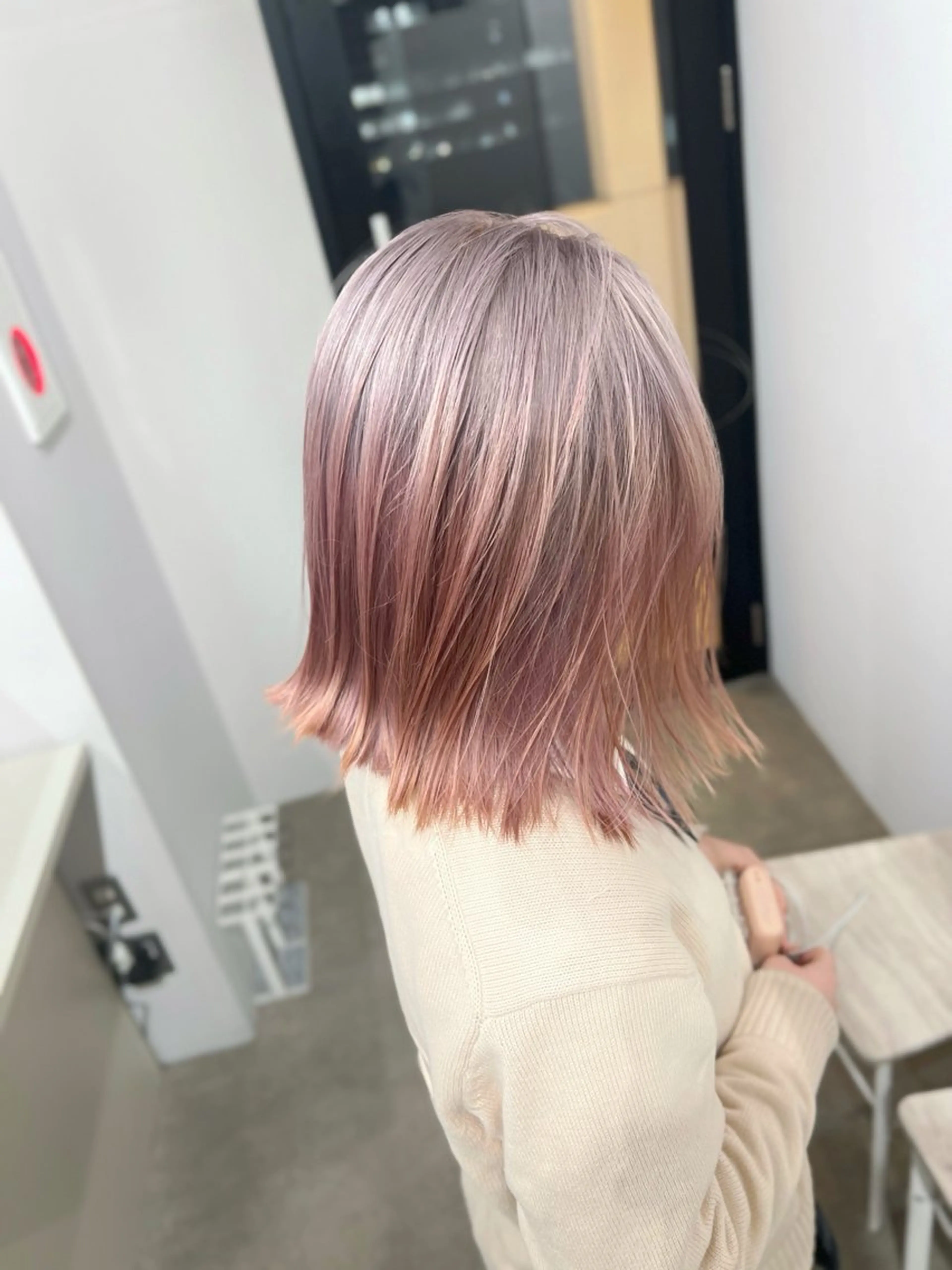 ミディアム カラー ベージュカラー ブリーチ ブロンド ダブルカラー ピンクカラー カット ヘアカラー トリートメント ブリーチ/髪質改善/ レイヤー/YUTO‎のヘアスタイル