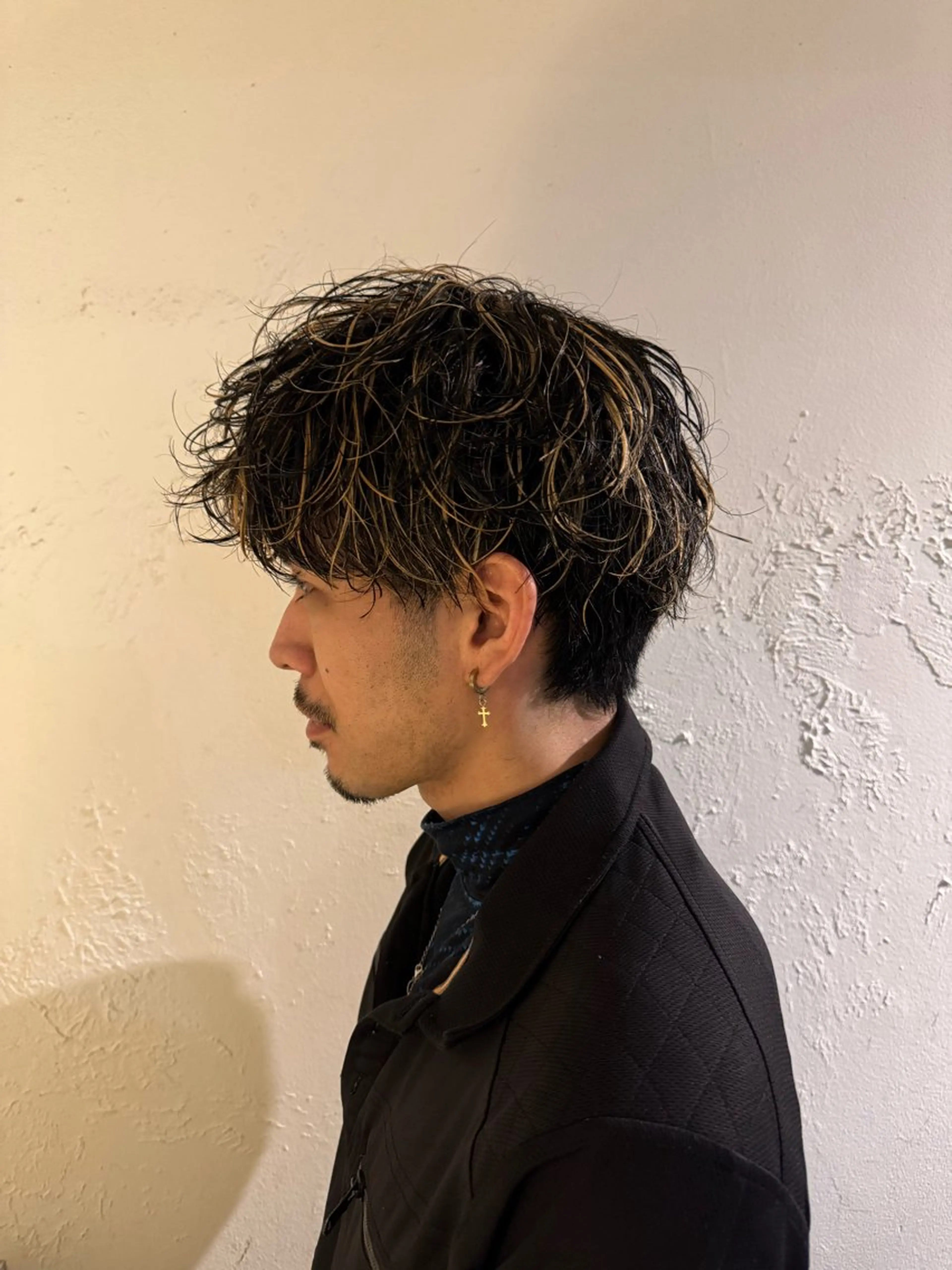 ミディアム カラー メンズ ミディアムパーマ センターパート ダウンパーマ フェードカット メンズハイライト カット ヘアカラー トリートメント 💈メンズ特化💈 TASUKUのヘアスタイル