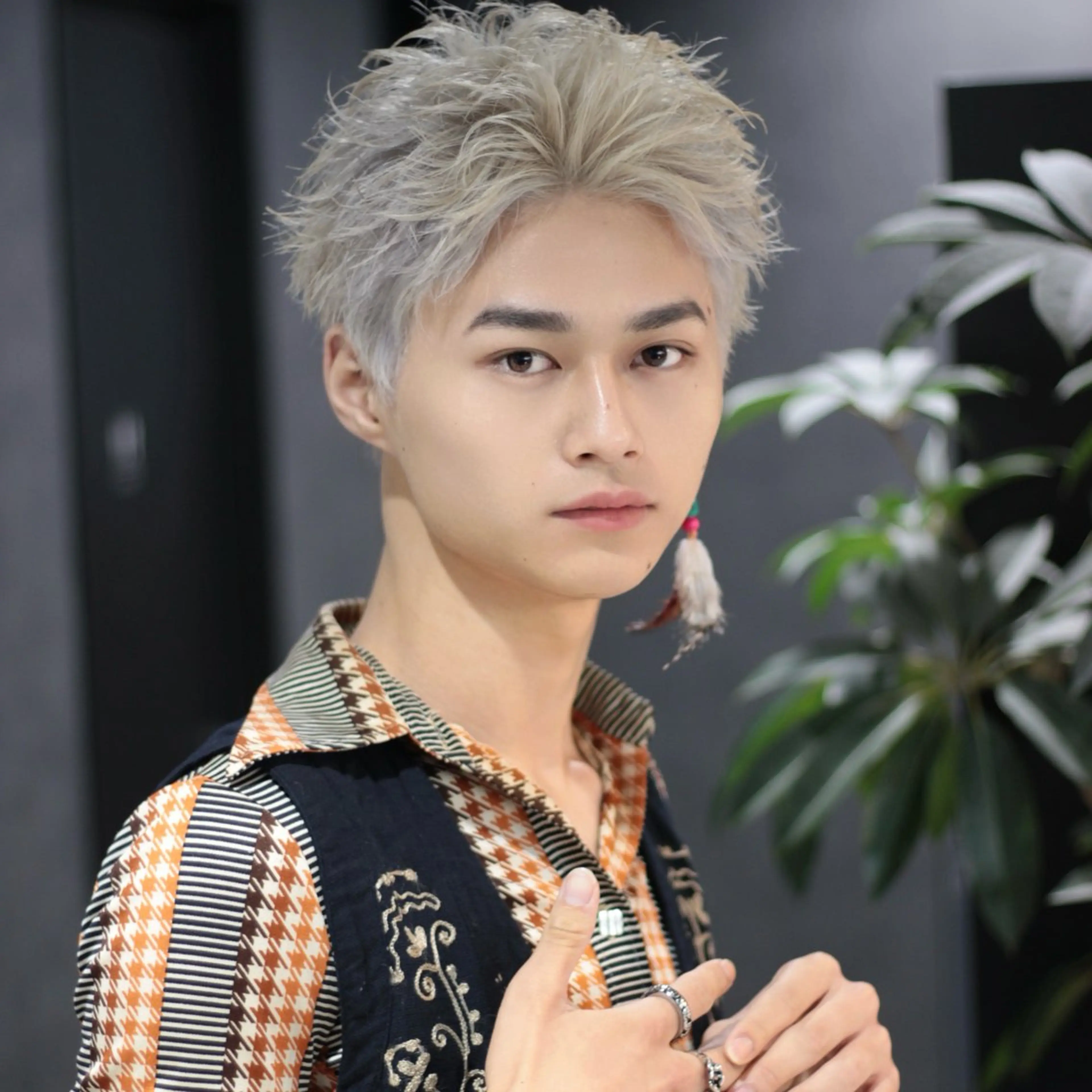 ミディアム カラー ヘアアレンジ メンズ ミディアムパーマ センターパート フェザーパーマ メンズパーマ カット 🔥ニュアンス フェザー小林海斗🔥のヘアスタイル