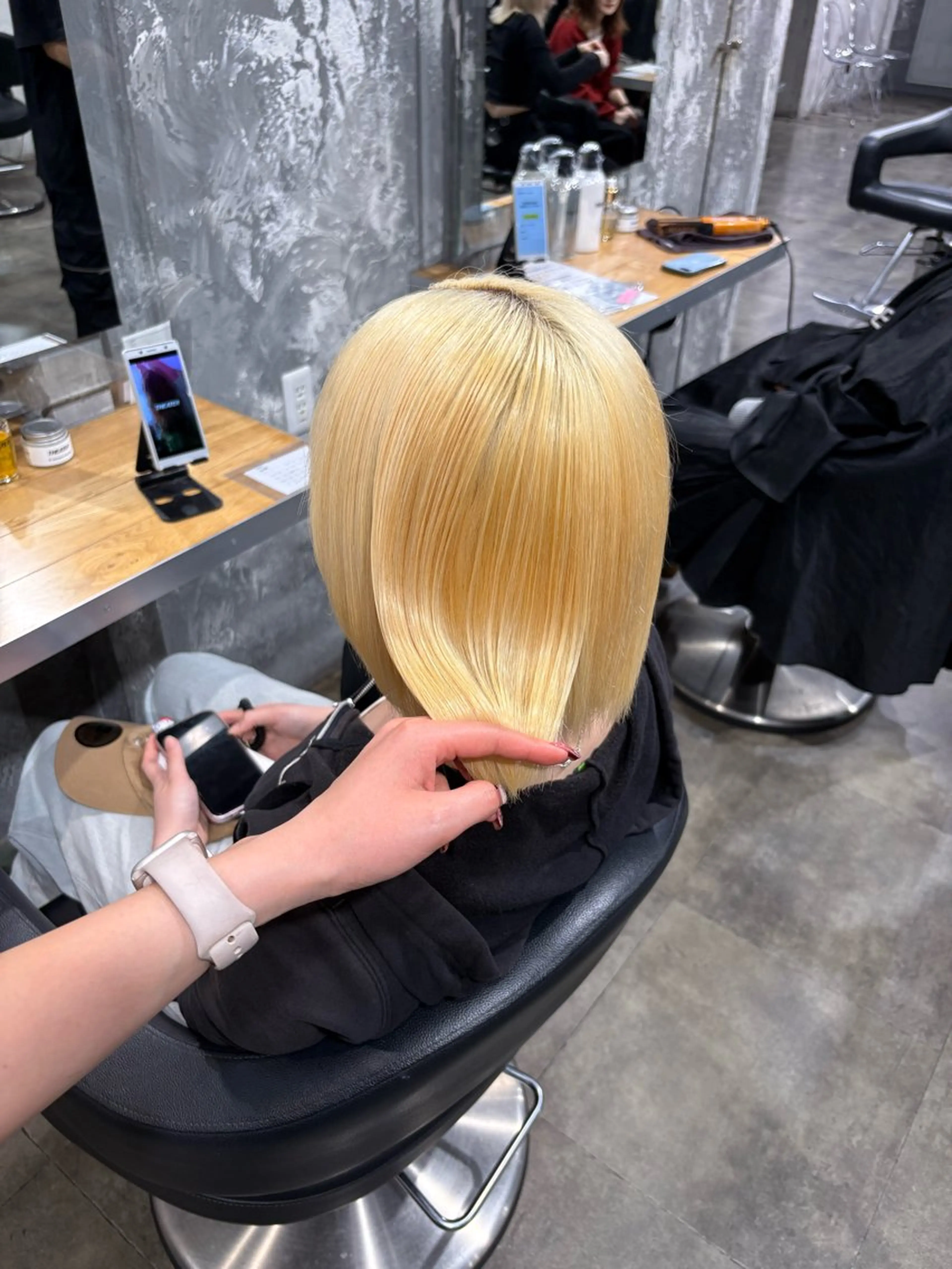 ショート カラー ヘアカラー トリートメント ハイトーン 横浜💞ミオのヘアスタイル